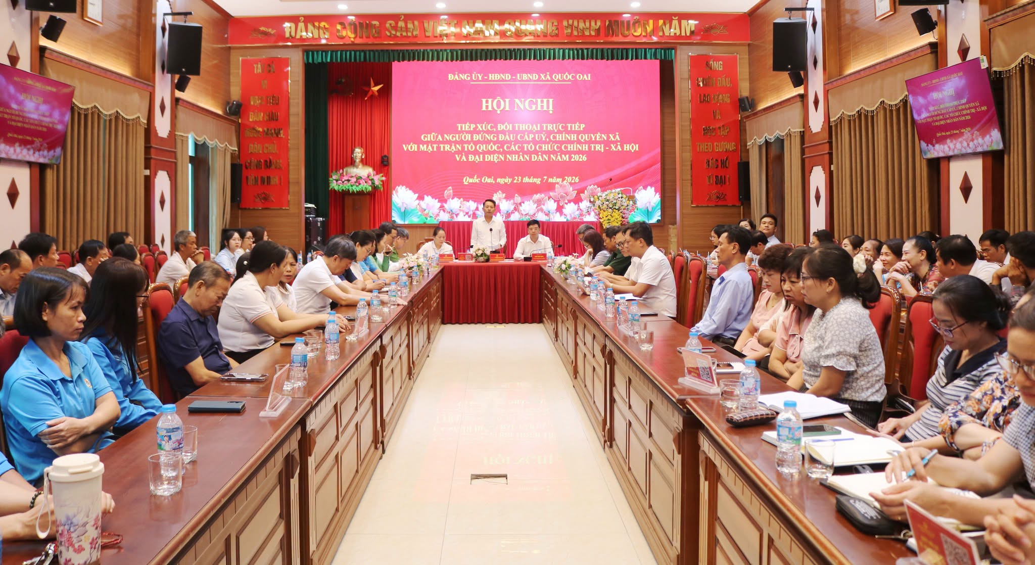 Đảng ủy xã Quốc Oai đối thoại với nhân dân, tập trung tháo gỡ kiến nghị và thúc đẩy chuyển đổi số trong quản trị địa phương