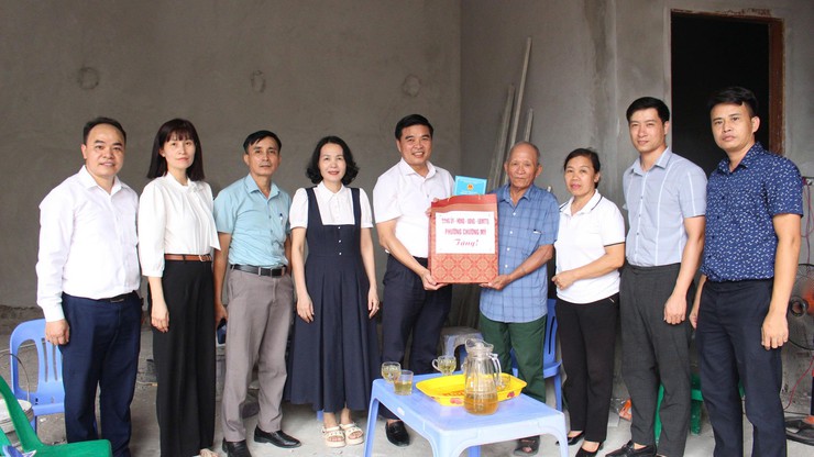 Phường Chương Mỹ tri ân người có công và thăm Trung tâm Chăm sóc, Điều dưỡng người có công nhân kỷ niệm 79 năm Ngày Thương binh - Liệt sĩ