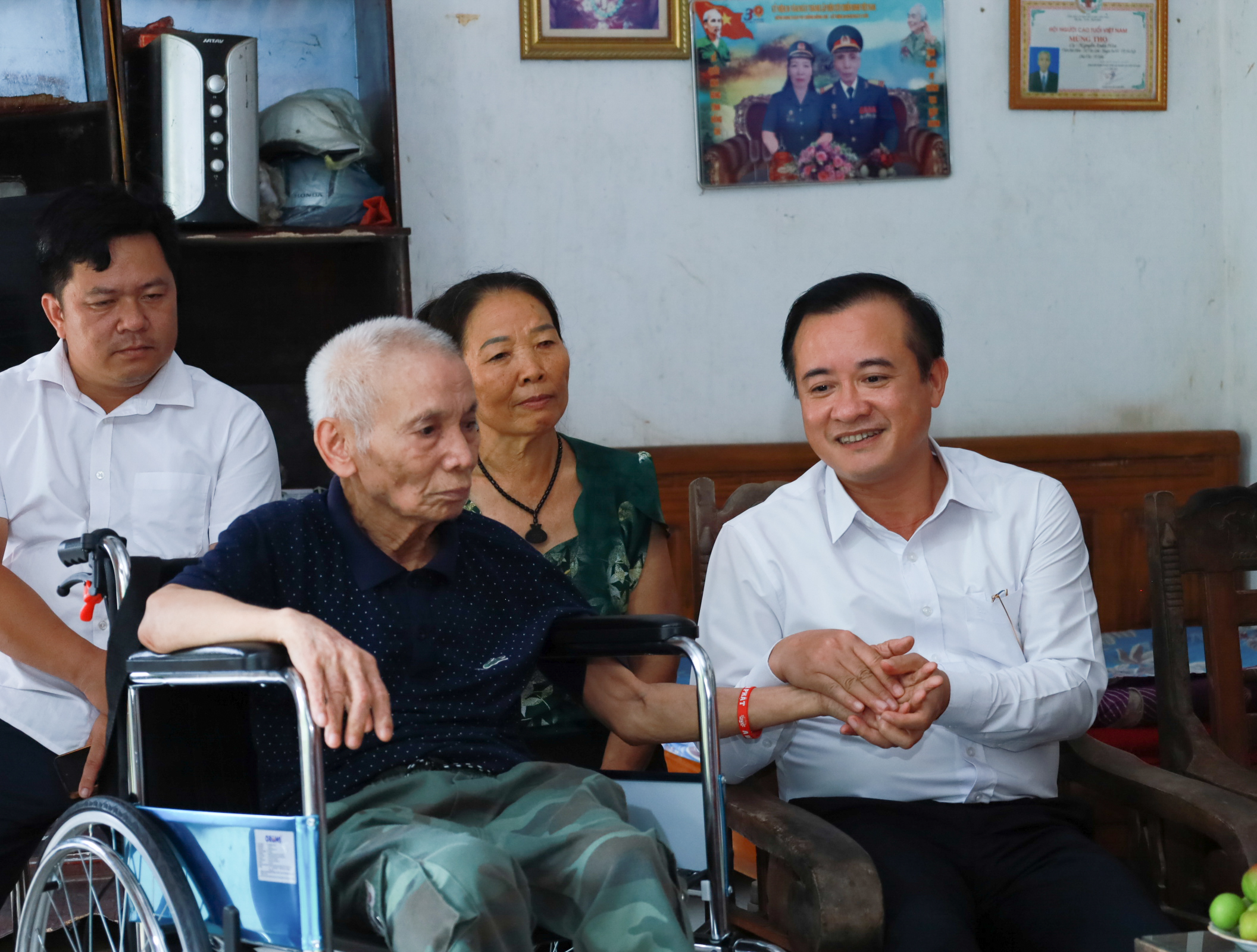 Xã Suối Hai tổ chức nhiều hoạt động tri ân người có công nhân kỷ niệm 79 năm Ngày Thương binh - Liệt sĩ