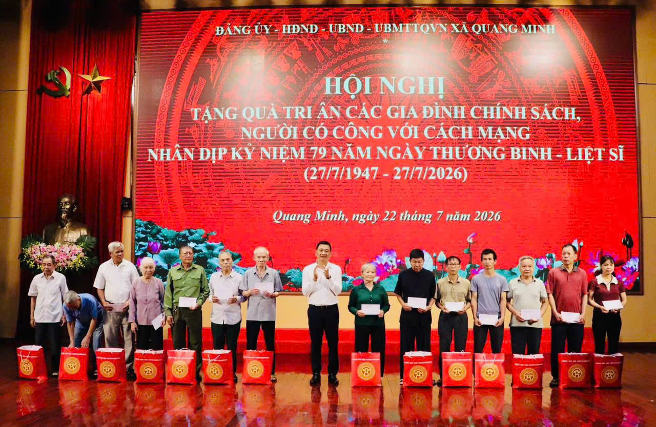 Xã Quang Minh trao hơn 1.700 suất quà tri ân người có công với cách mạng nhân kỷ niệm 79 năm Ngày Thương binh - Liệt sĩ
