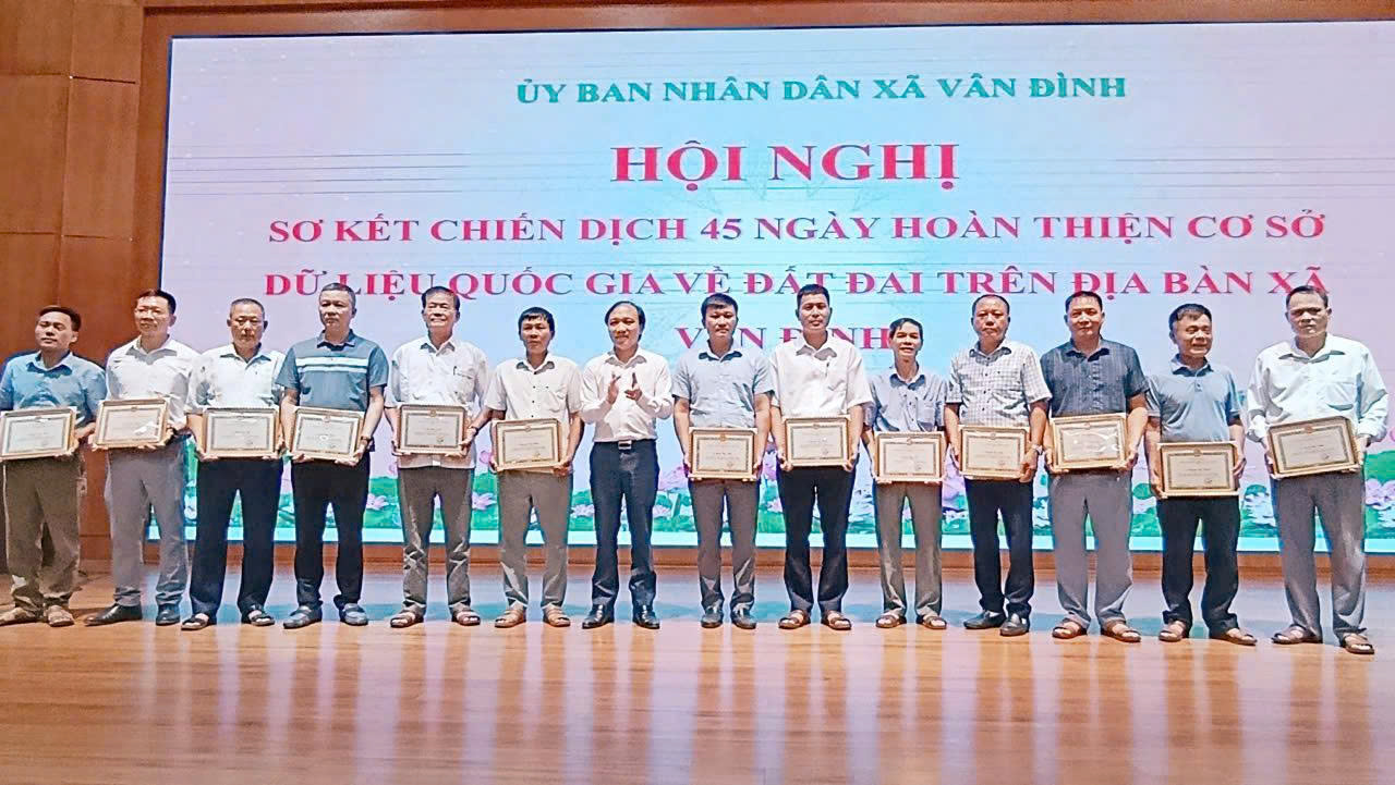 Xã Vân Đình sơ kết Chiến dịch 45 ngày làm giàu, làm sạch dữ liệu đất đai, hoàn thành hơn 78% khối lượng đợt 1