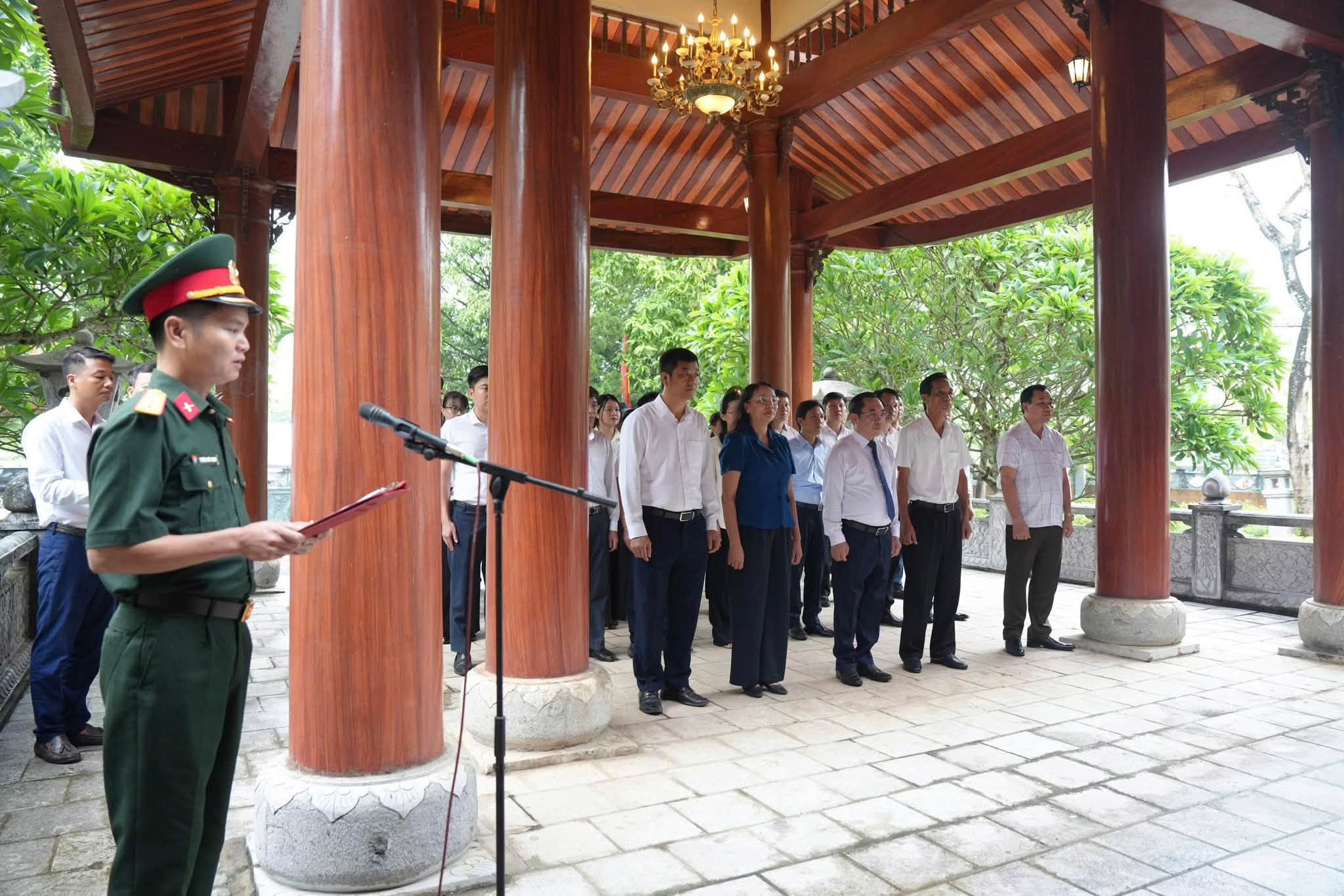 Xã Hạ Bằng thành kính dâng hương tưởng niệm Chủ tịch Hồ Chí Minh và các anh hùng liệt sĩ, khơi dậy truyền thống tri ân các thế hệ đi trước