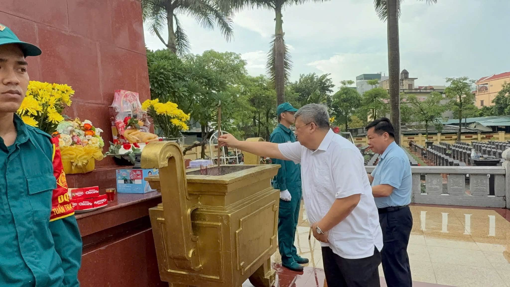 Phường Định Công tưởng niệm các Anh hùng Liệt sĩ, lan tỏa đạo lý “Uống nước nhớ nguồn”