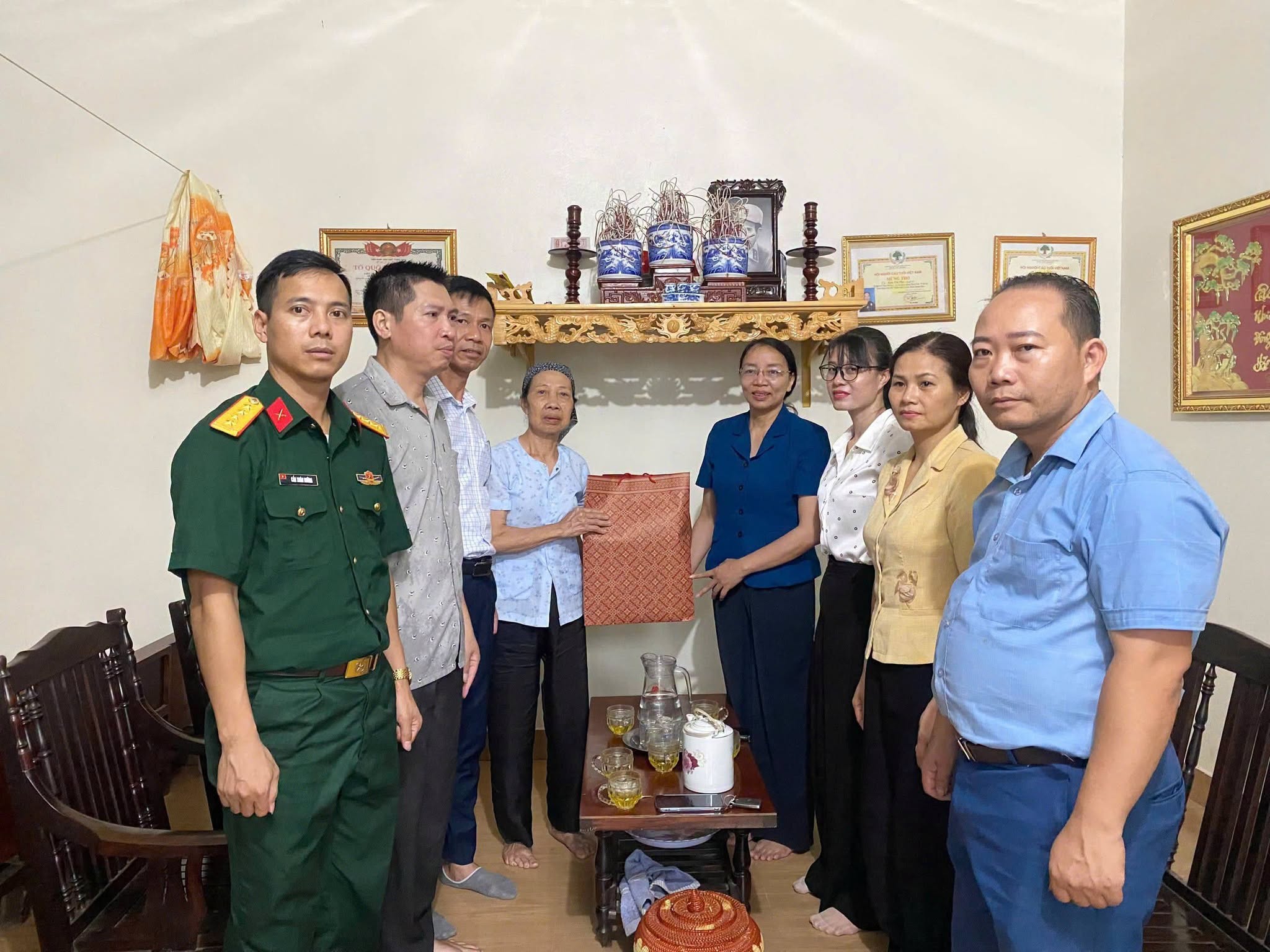 Xã Hạ Bằng thành lập 9 đoàn công tác tri ân người có công nhân kỷ niệm 79 năm Ngày Thương binh - Liệt sĩ