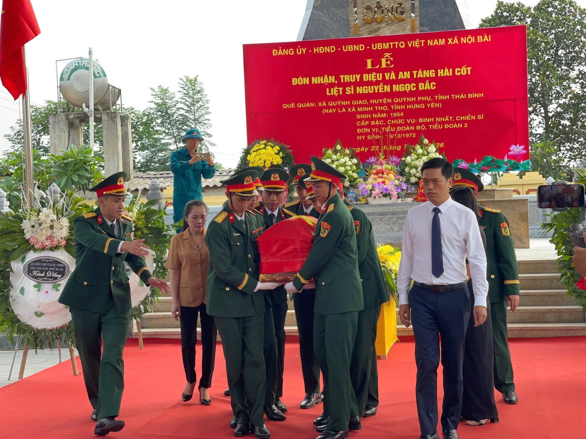 Xã Nội Bài trang trọng tổ chức Lễ đón và an táng hài cốt liệt sĩ Nguyễn Ngọc Đắc về an nghỉ tại quê hương