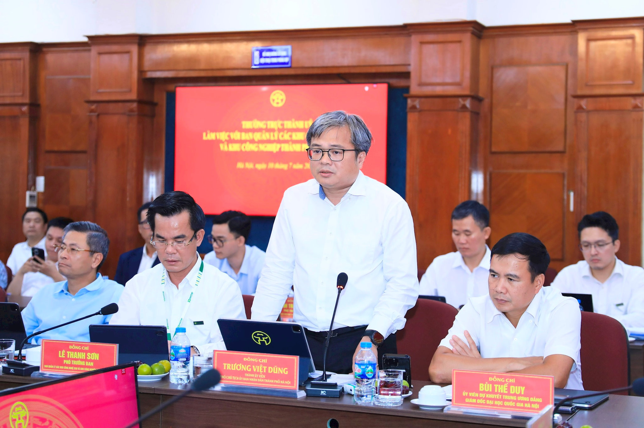 Đồng chí Trương Việt Dũng kiêm giữ chức vụ Trưởng ban Quản lý các Khu công nghệ cao và Khu công nghiệp thành phố