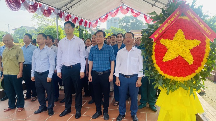 Xã Hát Môn thành kính tri ân các anh hùng liệt sĩ tại 6 nghĩa trang trên địa bàn