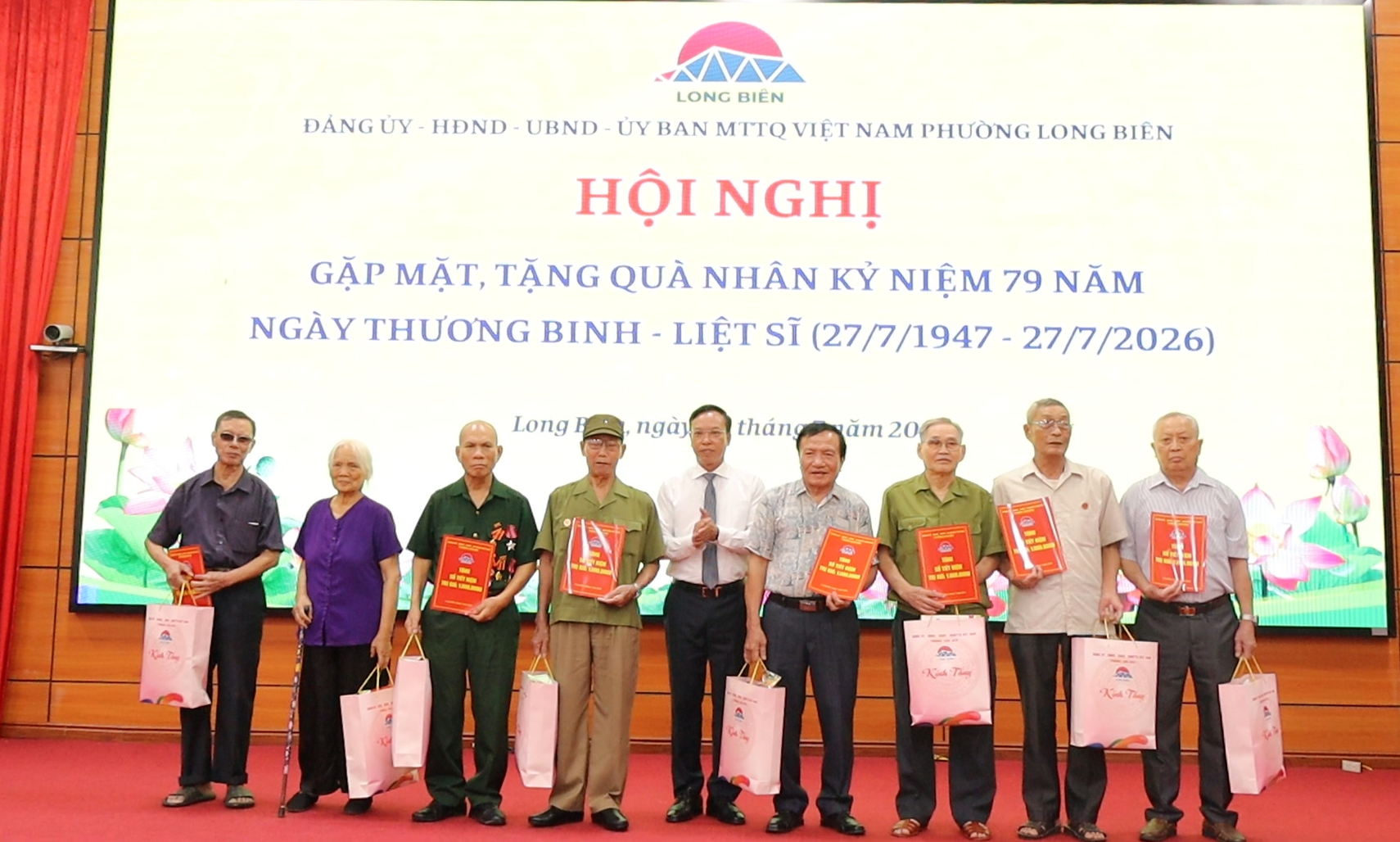 Phường Long Biên dành hơn 2 tỷ đồng chăm lo người có công, lan tỏa nghĩa tình tri ân