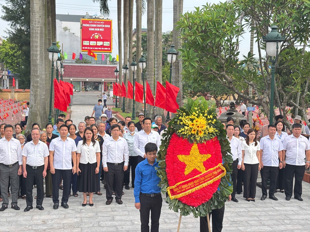Phường Long Biên thành kính dâng hương tưởng niệm các Anh hùng liệt sĩ nhân kỷ niệm 79 năm Ngày Thương binh - Liệt sĩ