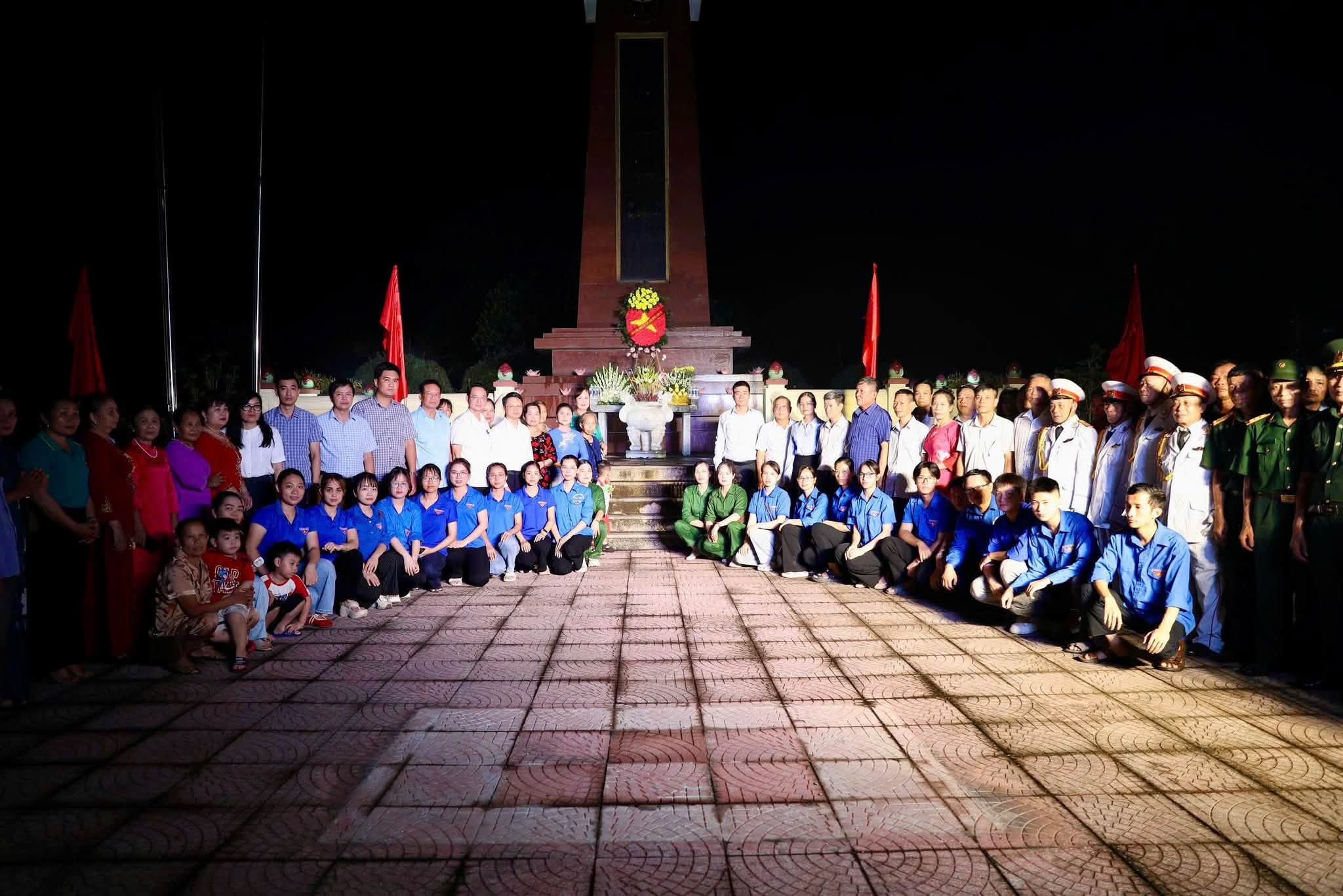 Xã Sơn Đồng thắp nến tri ân nhân kỷ niệm 79 năm Ngày Thương binh - Liệt sĩ, tiếp nối đạo lý “Uống nước nhớ nguồn”
