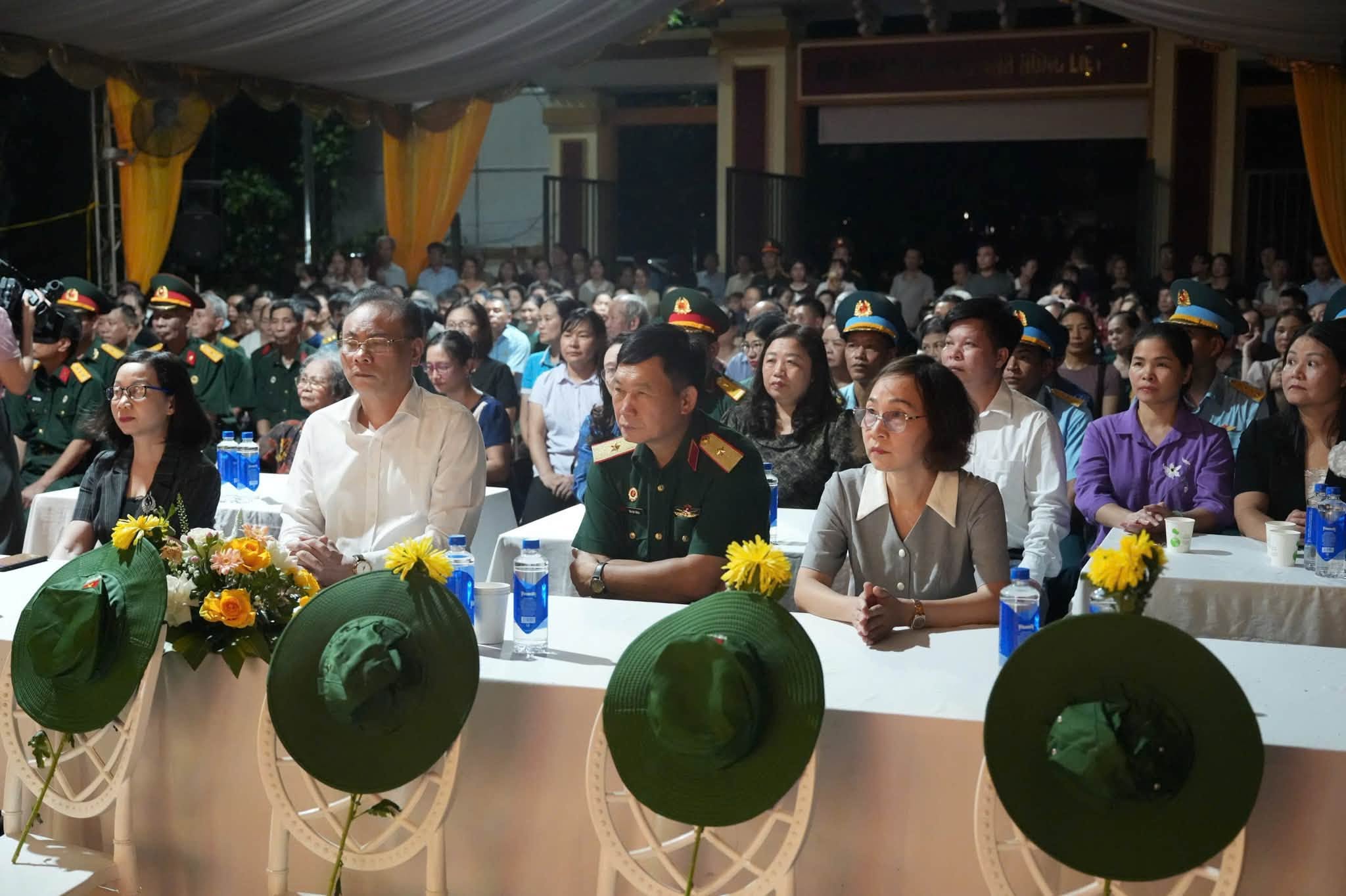 Xã Đan Phượng thắp nến tri ân các Anh hùng liệt sĩ, lan tỏa đạo lý "Uống nước nhớ nguồn"