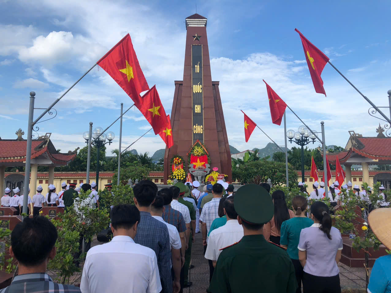 Xã Hồng Sơn đồng loạt tổ chức lễ tưởng niệm tại 6 nghĩa trang liệt sĩ, khắc ghi công lao các thế hệ đi trước
