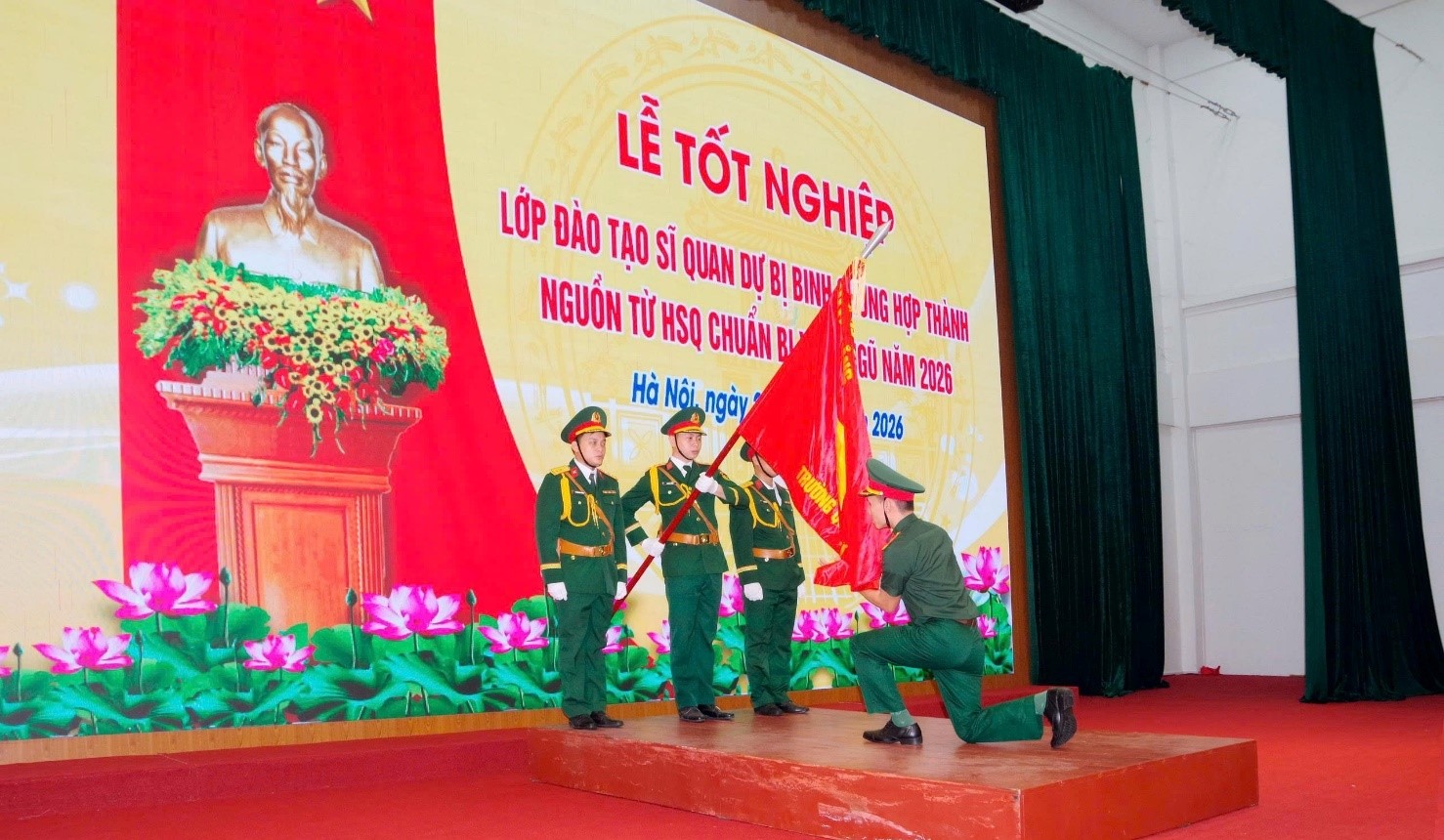 Trường Quân sự Bộ Tư lệnh Thủ đô Hà Nội bế giảng khóa đào tạo sĩ quan dự bị binh chủng hợp thành