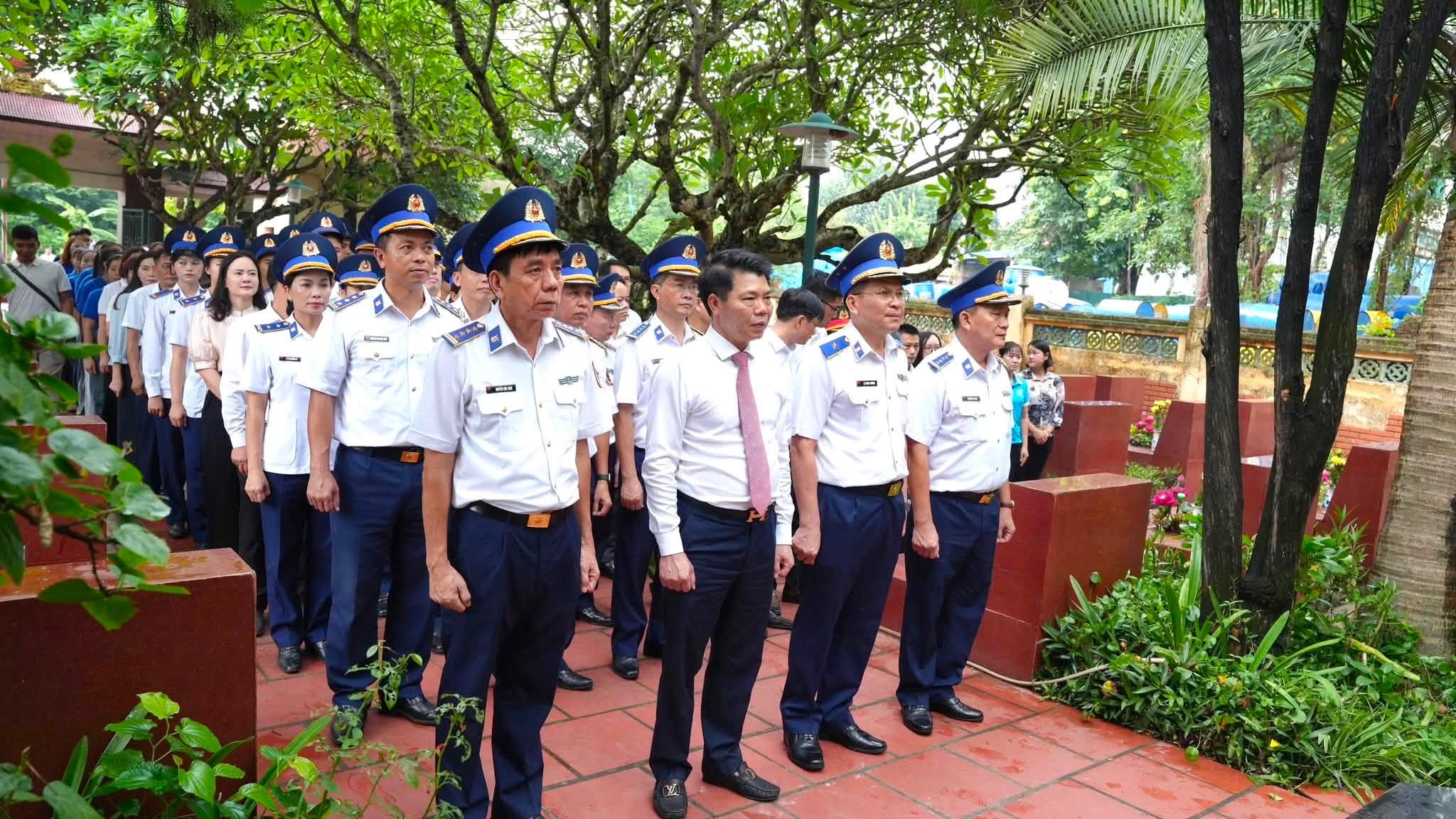 Phường Yên Nghĩa phối hợp Cảnh sát biển Việt Nam tổ chức chuỗi hoạt động tri ân người có công nhân kỷ niệm 79 năm Ngày Thương binh - Liệt sĩ