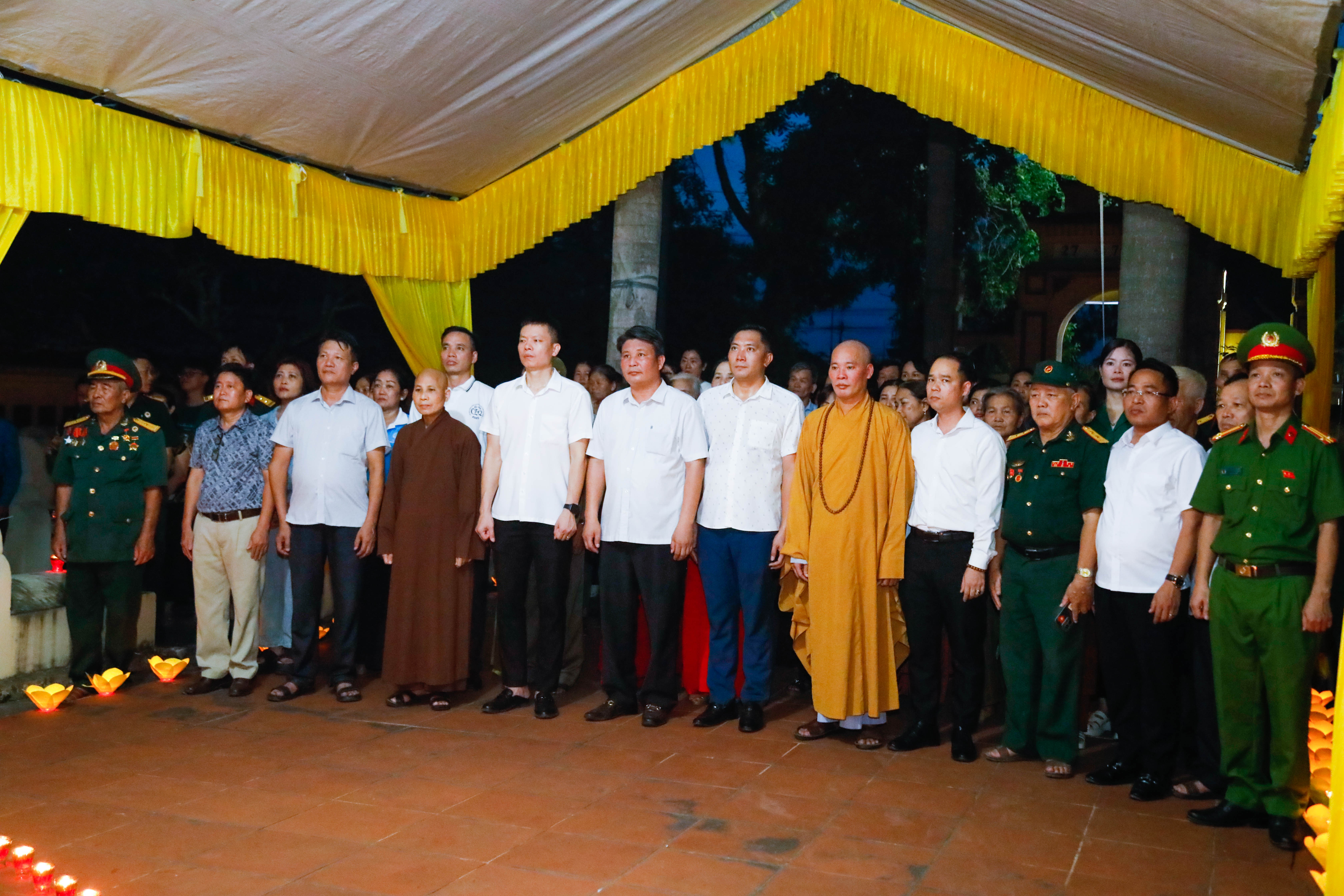 Xã Thượng Phúc đồng loạt thắp nến tri ân tại 5 Nghĩa trang liệt sĩ nhân kỷ niệm 79 năm Ngày Thương binh - Liệt sĩ