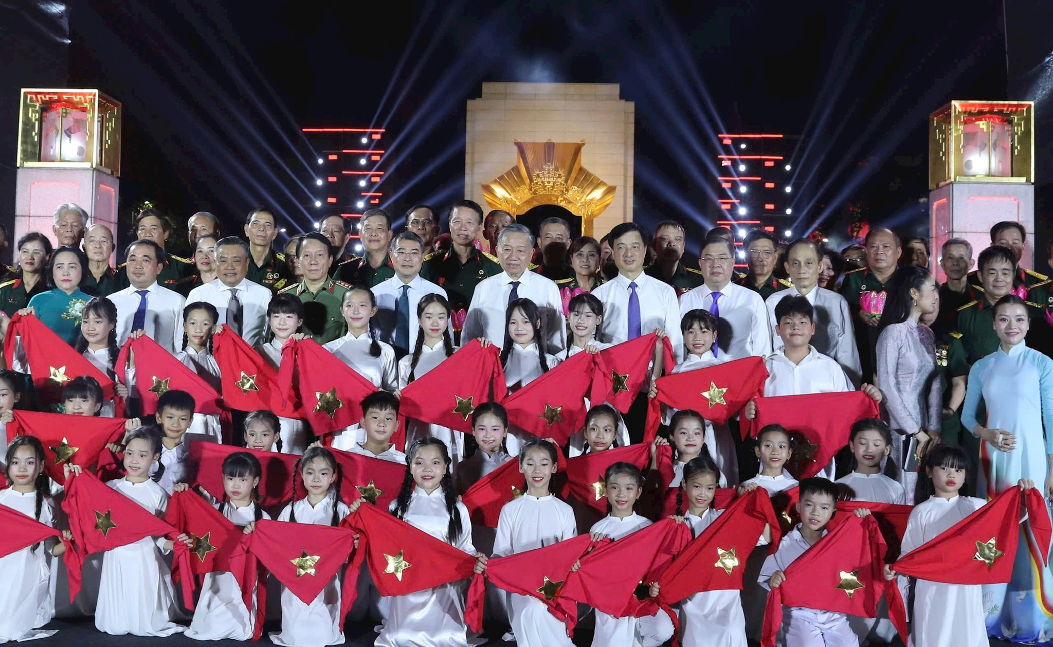 “Sao sáng dẫn đường” - hành trình đầy xúc động tri ân các Anh hùng liệt sĩ