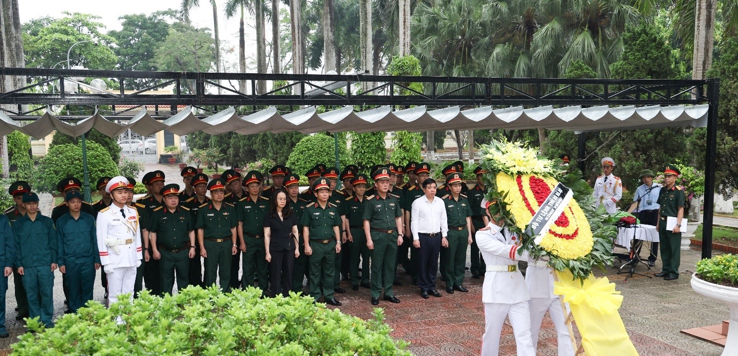 Bộ Tư lệnh Thủ đô Hà Nội tri ân các anh hùng liệt sĩ, lan tỏa đạo lý “Uống nước nhớ nguồn”
