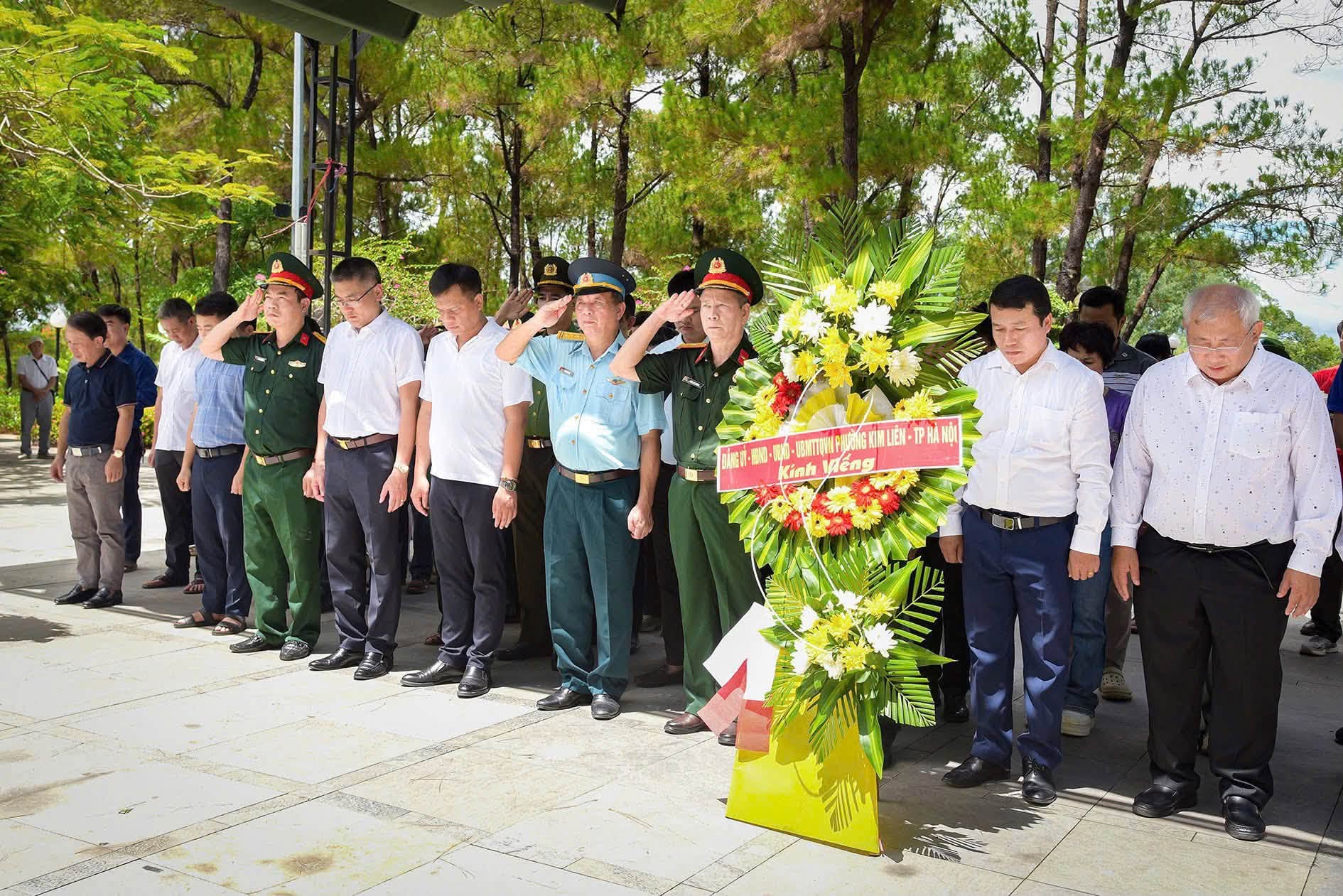 Phường Kim Liên về nguồn tri ân tại Quảng Trị, Hà Tĩnh, bồi đắp truyền thống “Uống nước nhớ nguồn”