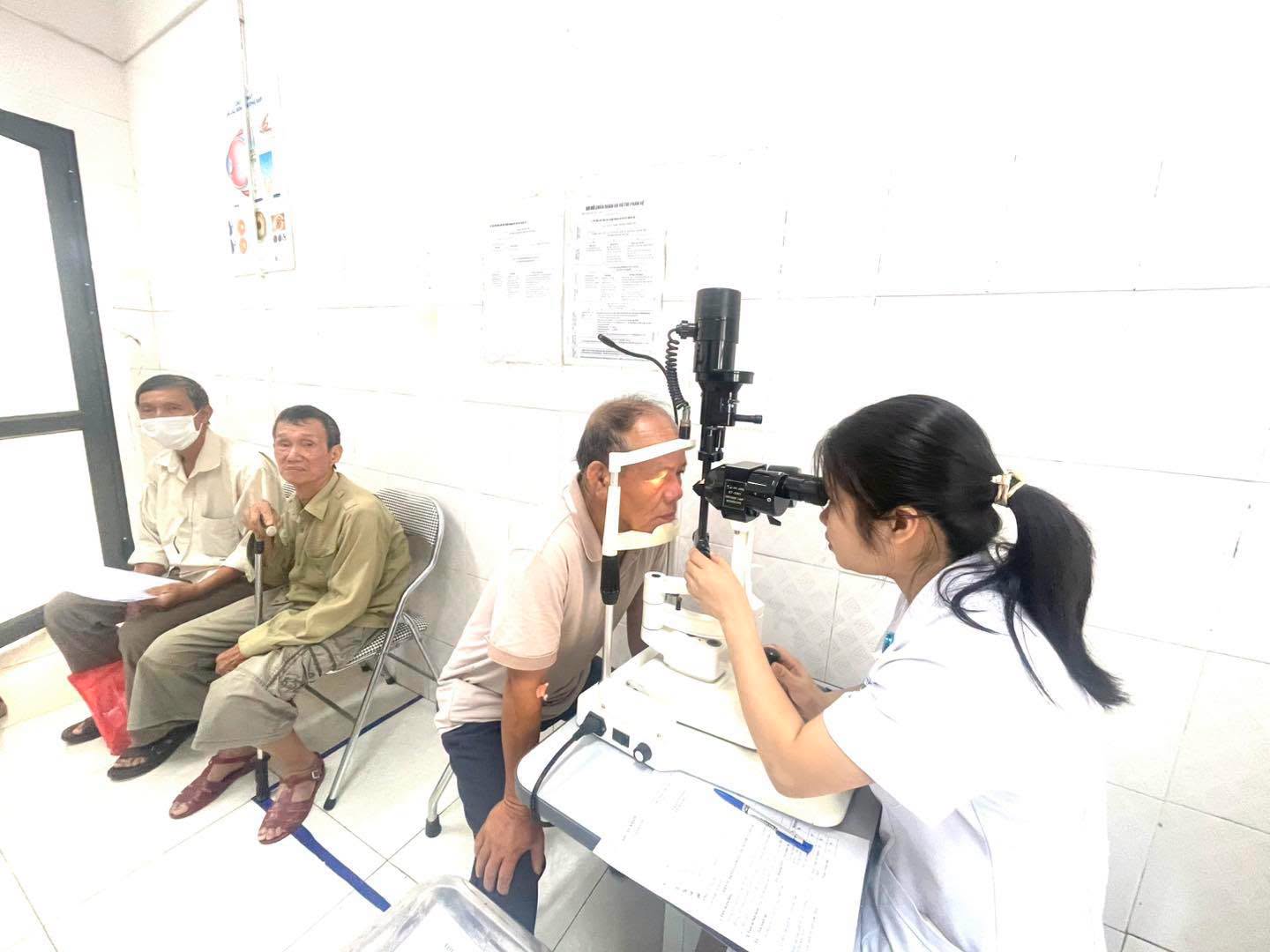 Xã Nội Bài chăm sóc sức khỏe hơn 1.000 người có công bằng chương trình khám miễn phí quy mô lớn