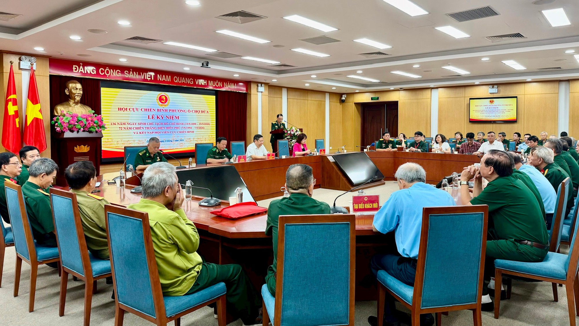 Hội Cựu chiến binh phường Ô Chợ Dừa tiếp nối truyền thống, kết nạp hội viên mới và lan tỏa phẩm chất “Bộ đội Cụ Hồ”