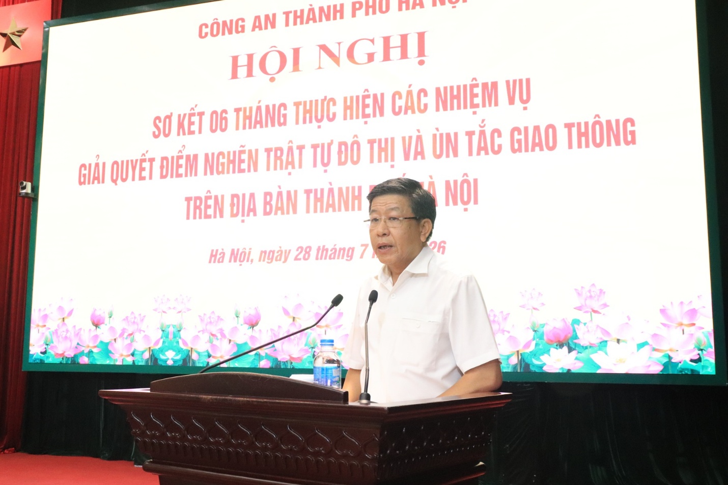 Hà Nội sẽ xử lý nghiêm vi phạm và tổ chức lại không gian đô thị phù hợp để giải quyết “điểm nghẽn” trật tự đô thị và ùn tắc giao thông