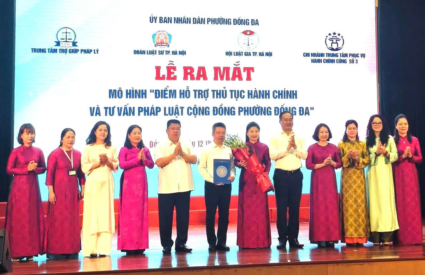 Phường Đống Đa đưa dịch vụ hành chính, trợ giúp pháp lý đến gần người dân
