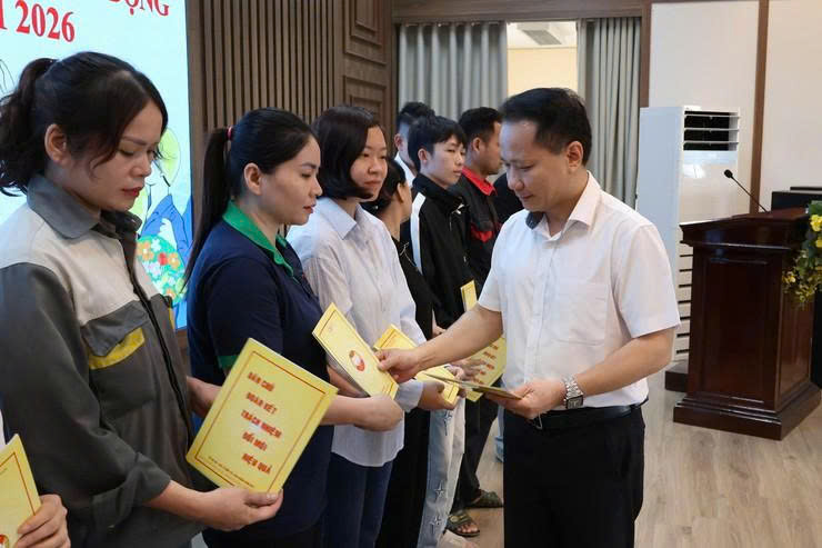 Phường Đông Ngạc phát động Tháng Công nhân và Tháng hành động về an toàn, vệ sinh lao động, lan tỏa văn hóa lao động an toàn