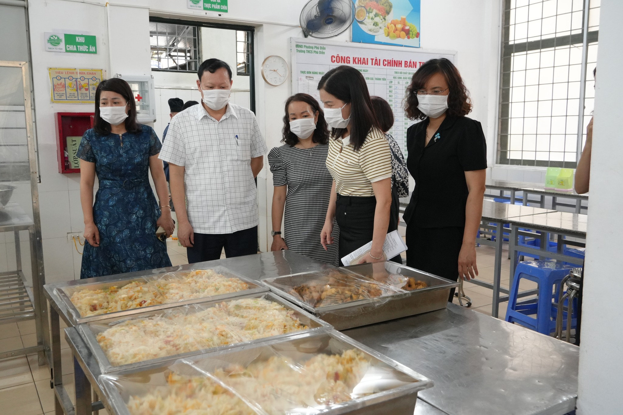 HĐND phường Phú Diễn tăng cường giám sát an toàn thực phẩm học đường, siết chặt chất lượng bữa ăn bán trú