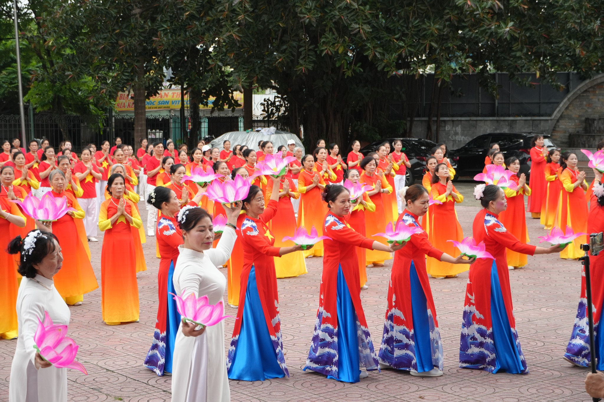 Phường Phú Diễn lan tỏa thông điệp sống khỏe, sống đẹp qua chương trình “Duyên dáng Nắng chiều” năm 2026
