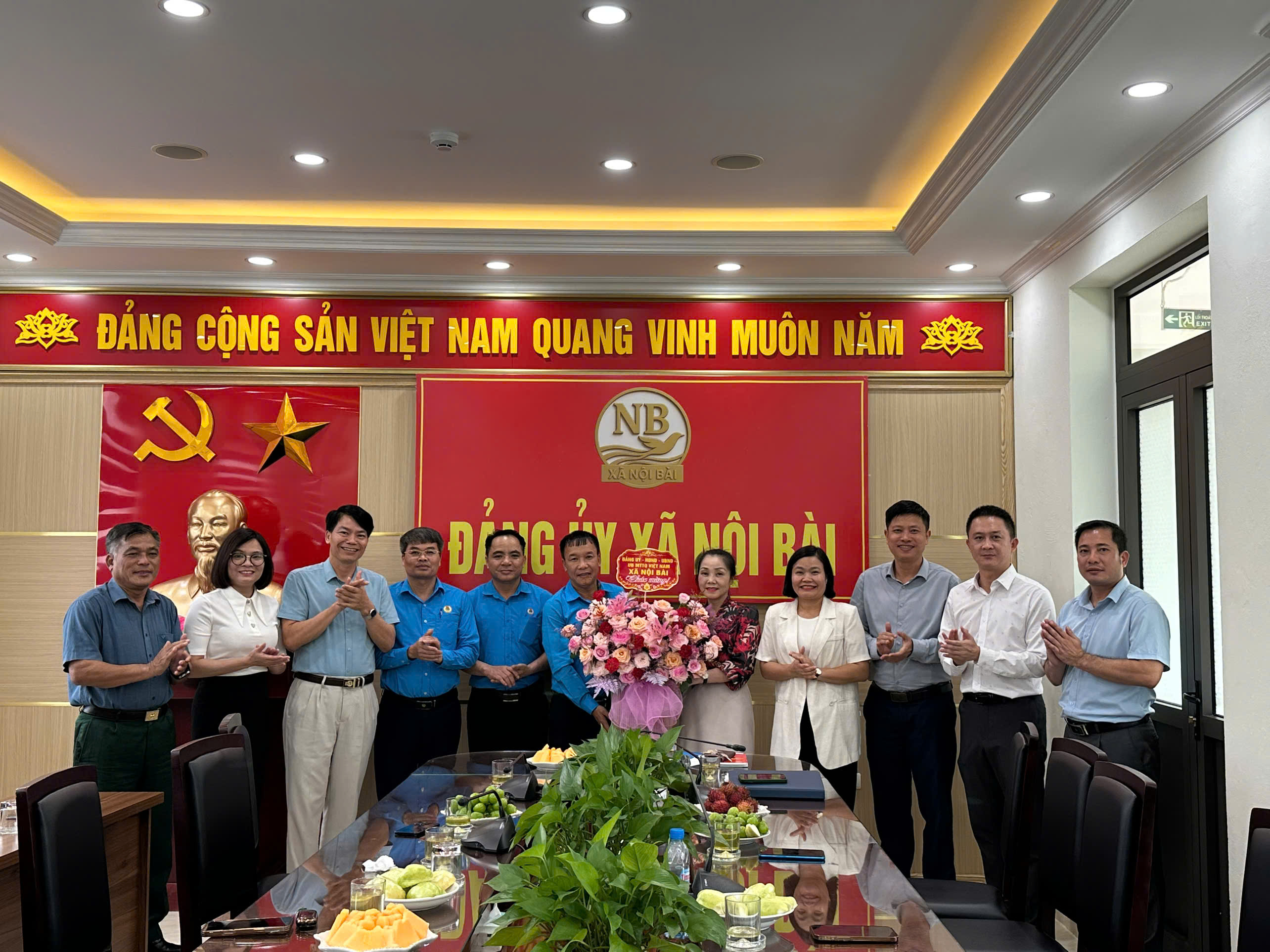 Lãnh đạo xã Nội Bài chúc mừng tổ chức Công đoàn, ghi nhận dấu ấn chăm lo và phát triển đoàn viên