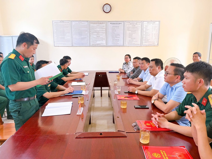 Phường Thanh Liệt thăm, động viên chiến sĩ mới, tiếp thêm động lực hoàn thành nhiệm vụ bảo vệ Tổ quốc