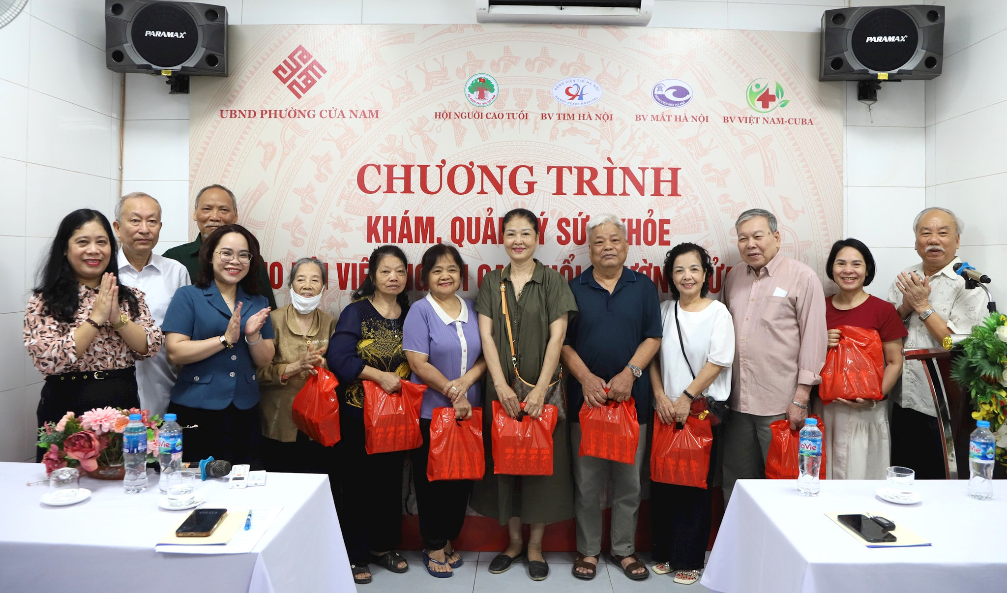 Phường Cửa Nam khám, lập hồ sơ quản lý sức khỏe cho khoảng 3.000 người cao tuổi