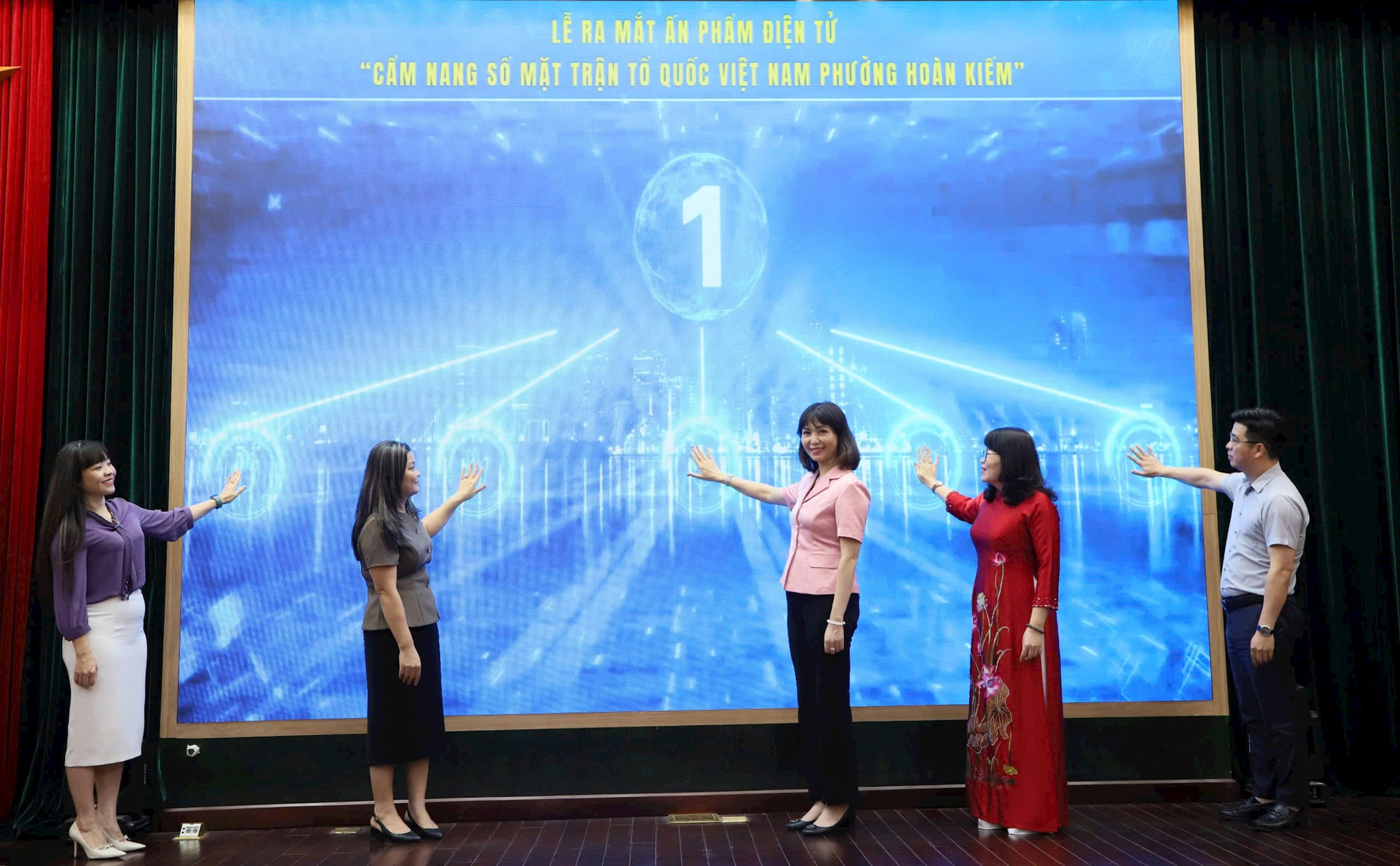Phường Hoàn Kiếm ra mắt “Cẩm nang số”, đưa hoạt động Mặt trận đến gần nhân dân