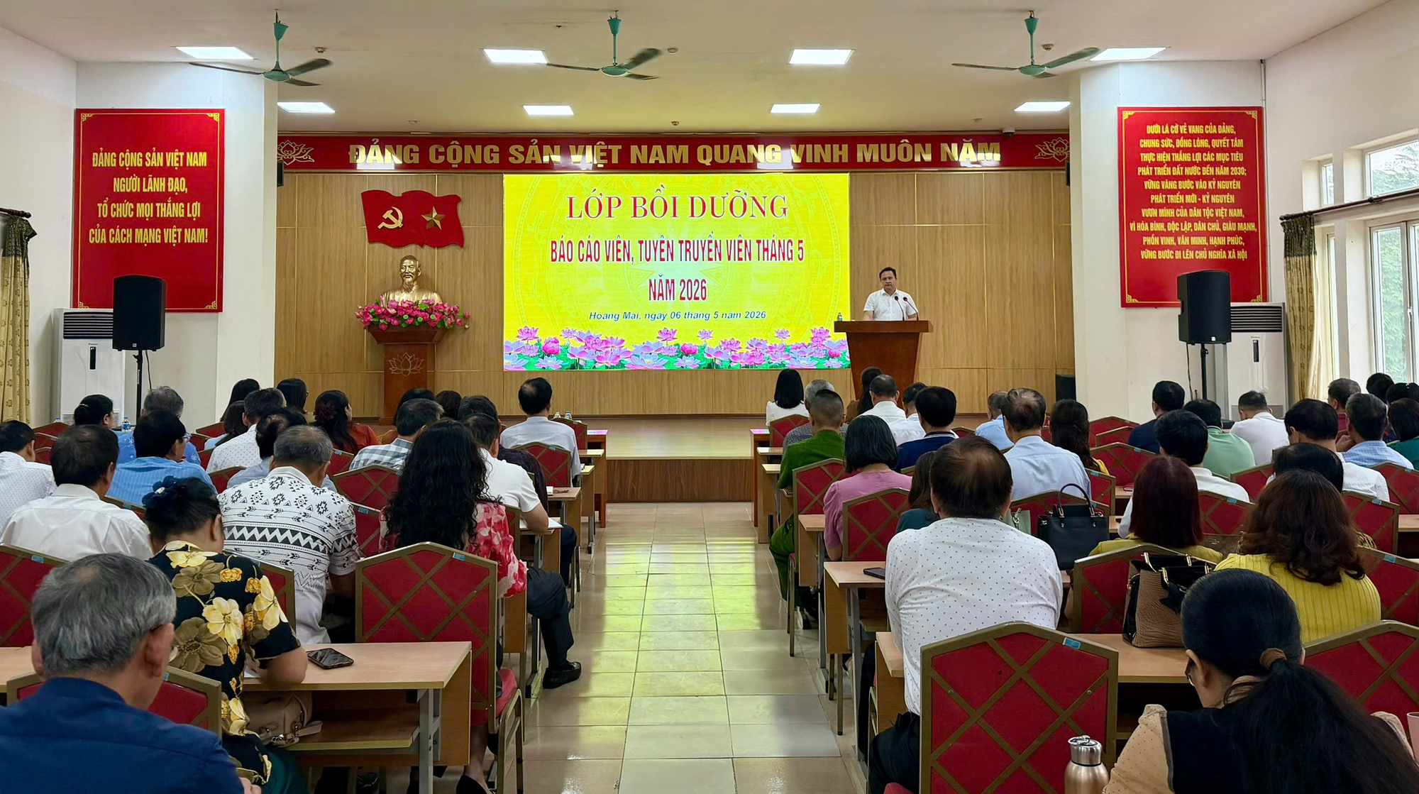 Bồi dưỡng báo cáo viên, tuyên truyền viên, nâng cao chất lượng công tác tư tưởng trong giai đoạn mới