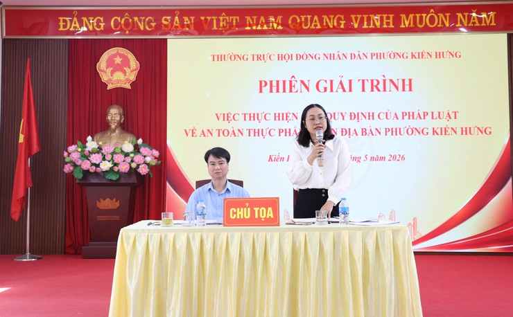 Phường Kiến Hưng giải trình trách nhiệm quản lý an toàn thực phẩm, siết chặt kiểm soát từ chợ dân sinh đến bếp ăn trường học