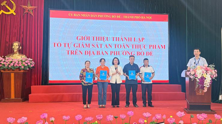 Phường Bồ Đề triển khai đồng bộ các giải pháp bảo vệ sức khỏe cộng đồng từ cơ sở