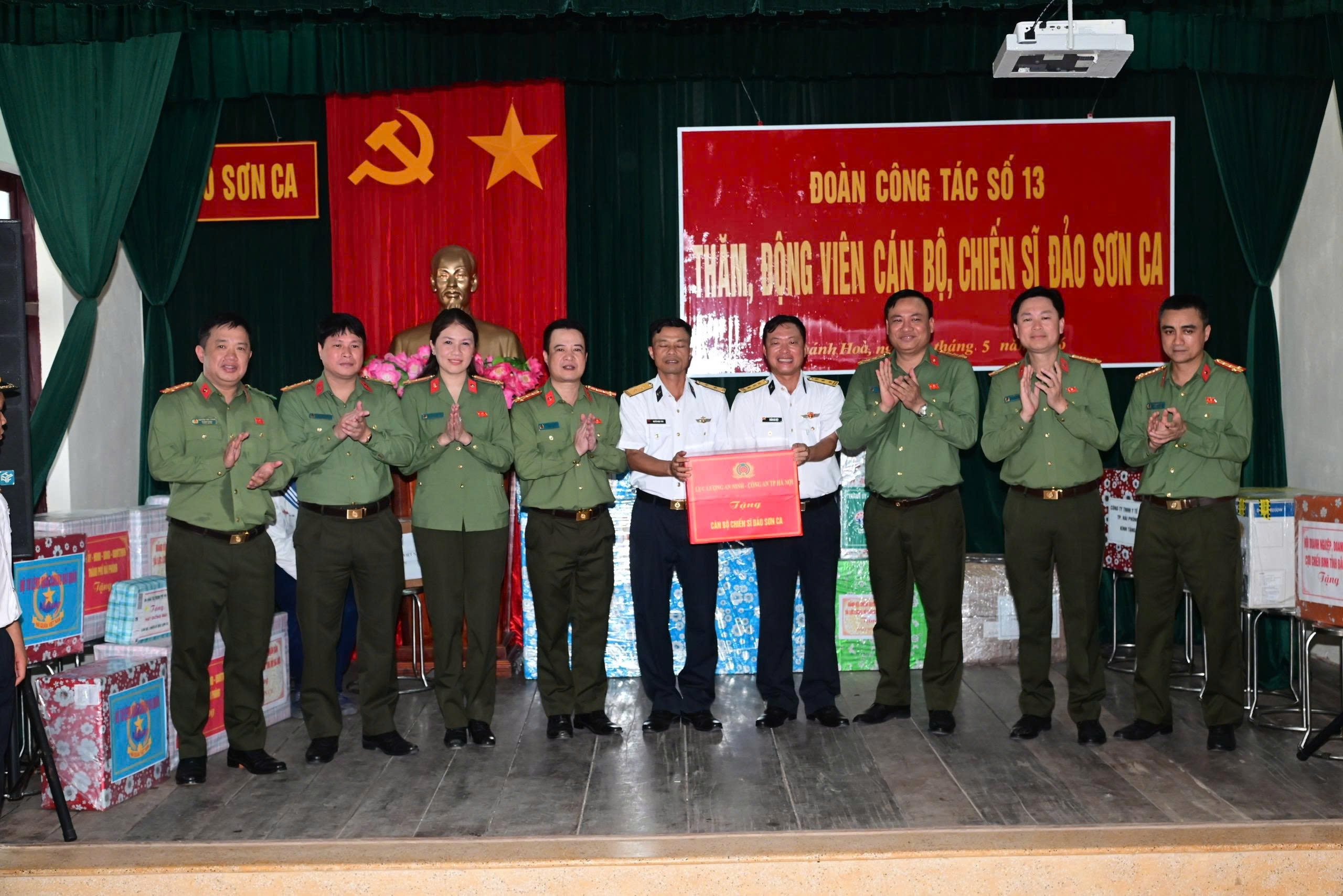 Trường Sa, Nhà giàn DK1: Công an thành phố Hà Nội gửi trọn nghĩa tình từ hậu phương đến tuyến đầu Tổ quốc