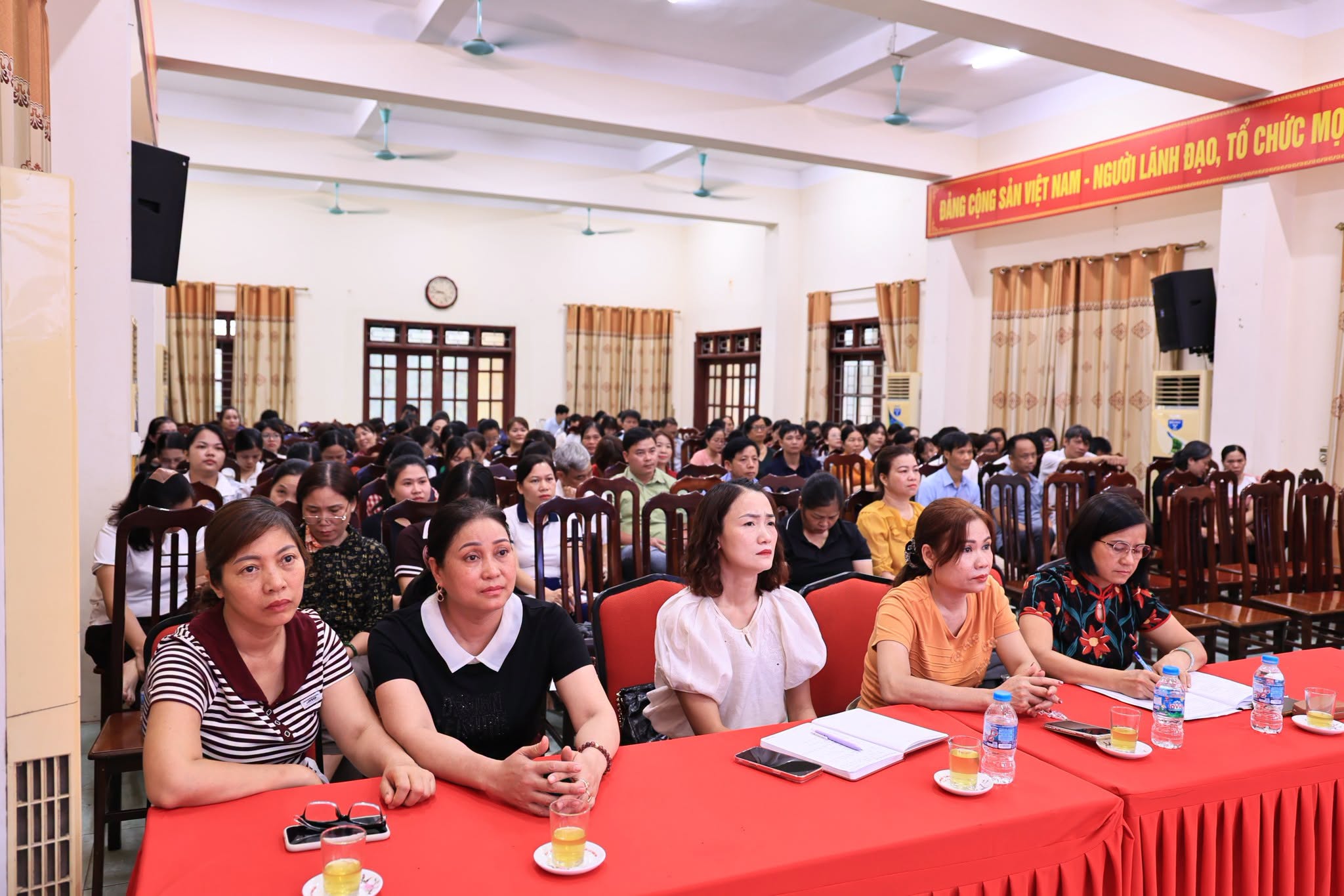Đảng ủy xã Hòa Xá bồi dưỡng lý luận chính trị hè 2026, nâng cao bản lĩnh chính trị cho đội ngũ ngành giáo dục