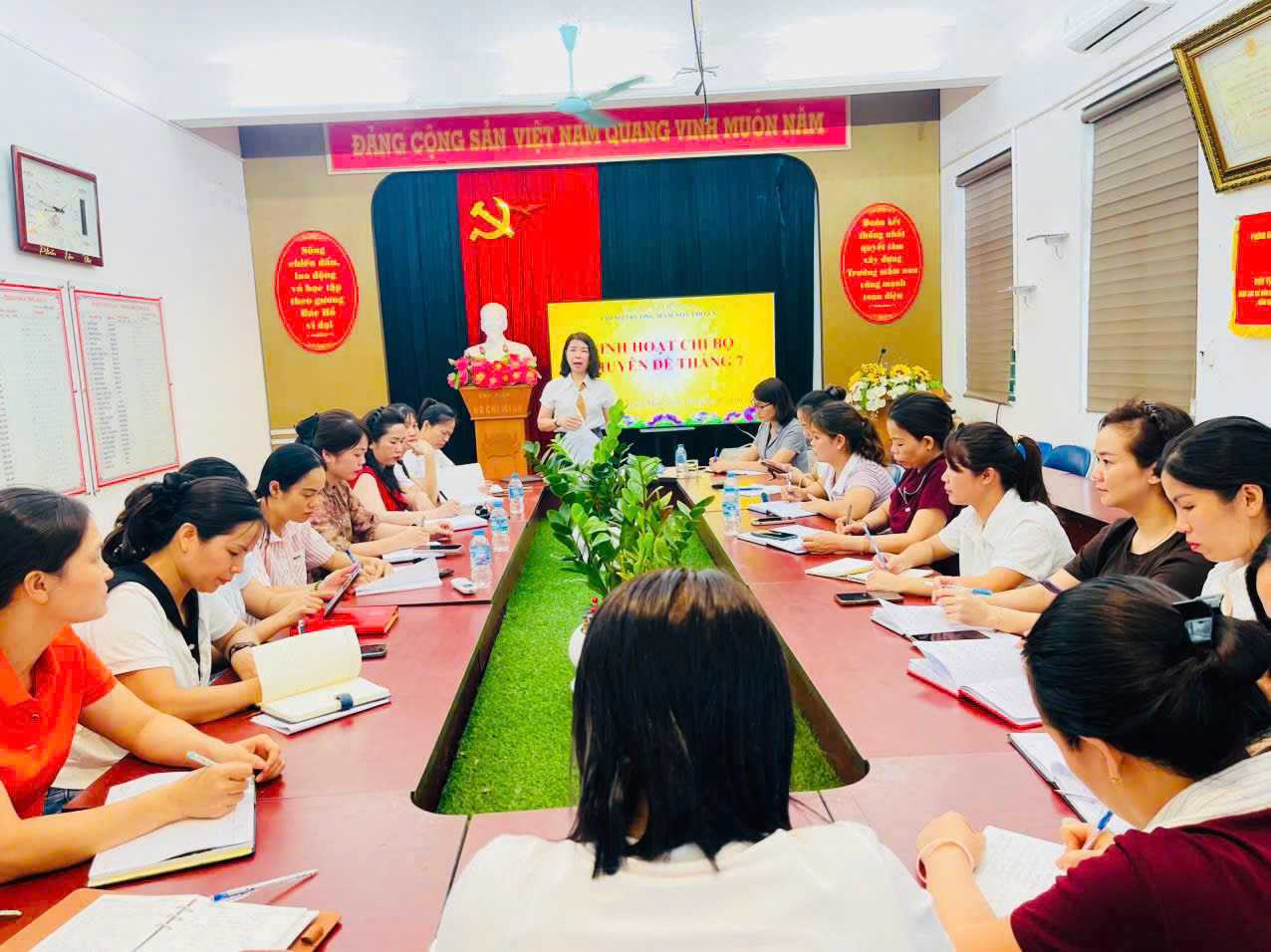 Xã Liên Minh đồng loạt tổ chức sinh hoạt chi bộ, đưa Chỉ thị số 16-CT/TU vào thực tiễn cơ sở