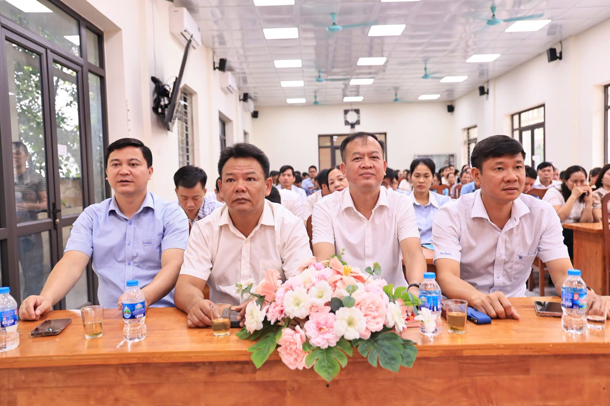 Xã Hòa Xá phát động thi đua từ lễ chào cờ đầu tháng, quyết tâm hoàn thành toàn diện nhiệm vụ năm 2026