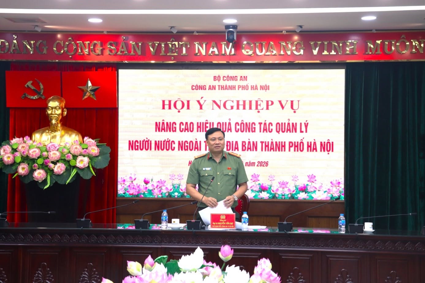 Công an thành phố Hà Nội tăng cường giải pháp quản lý người nước ngoài, bảo đảm an ninh trong bối cảnh hội nhập