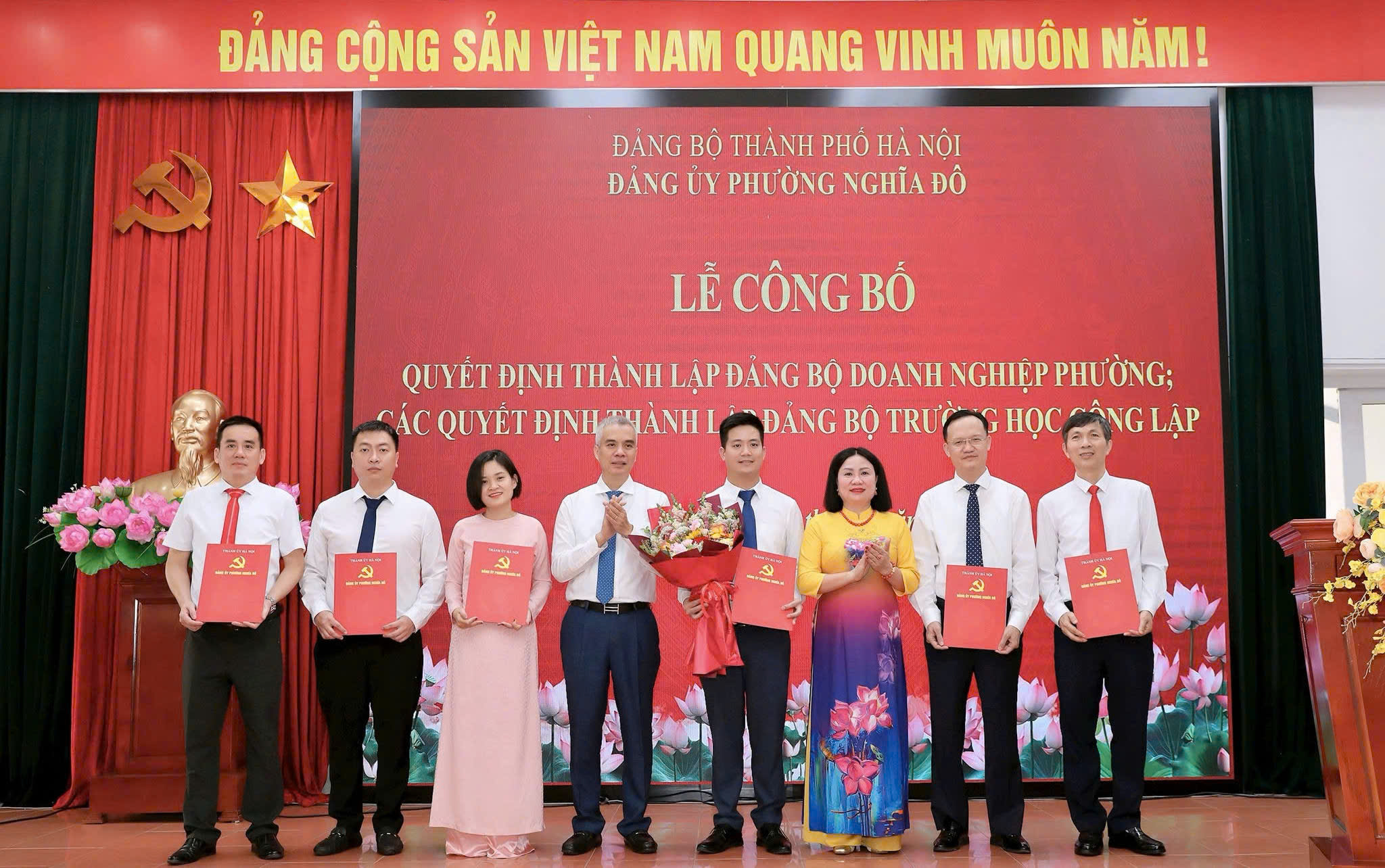 Phường Nghĩa Đô kiện toàn tổ chức Đảng trong doanh nghiệp và trường học, nâng cao năng lực lãnh đạo ở cơ sở