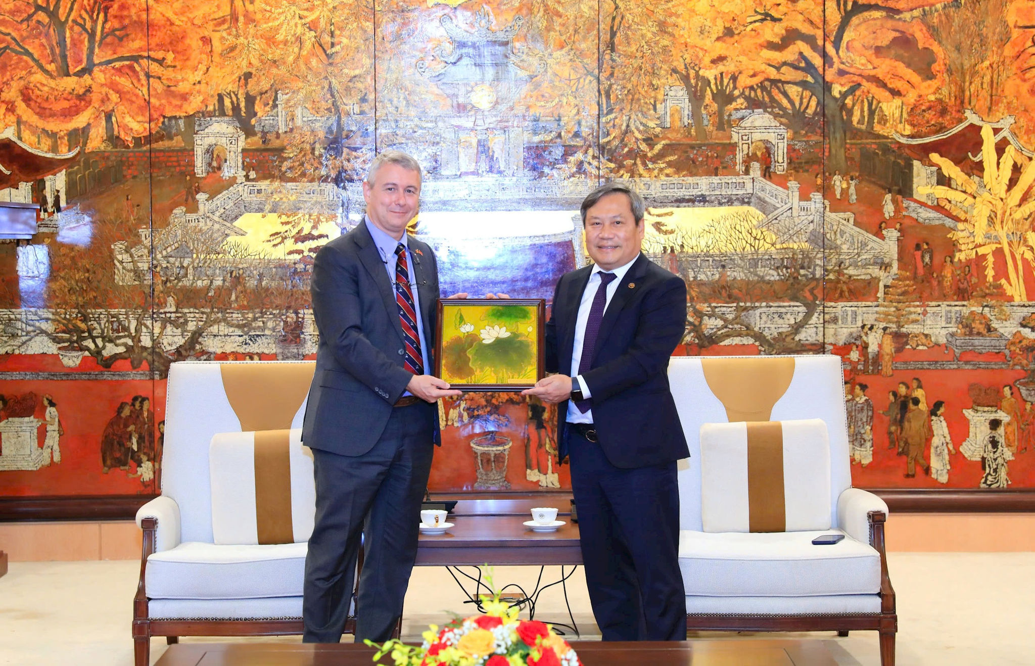 Chủ tịch UBND thành phố Hà Nội tiếp Đại sứ Vương quốc Bỉ, thúc đẩy hợp tác bền vững