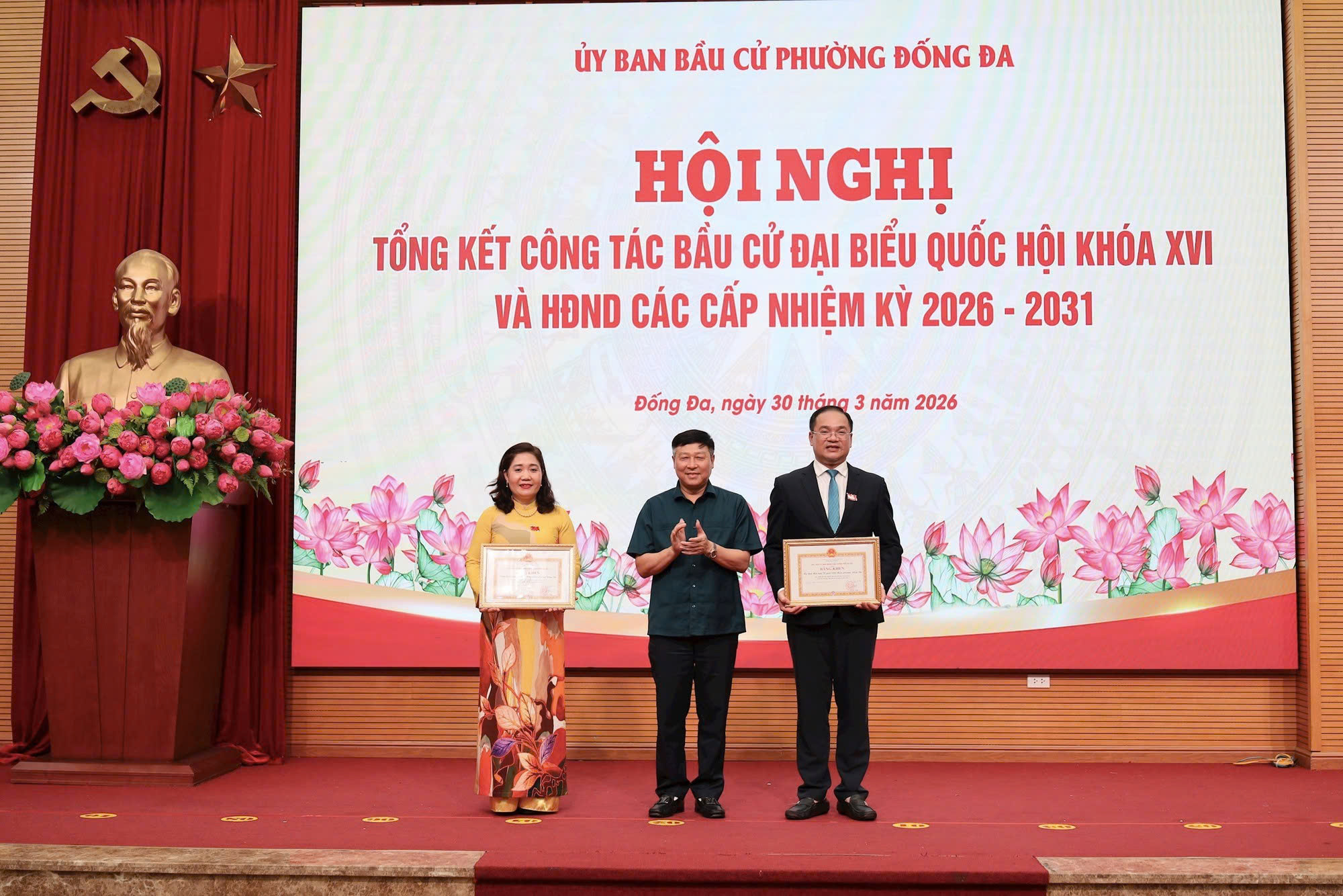Phường Đống Đa tổng kết thành công cuộc bầu cử, trao chứng nhận đại biểu HĐND và tôn vinh những tập thể, cá nhân tiêu biểu
