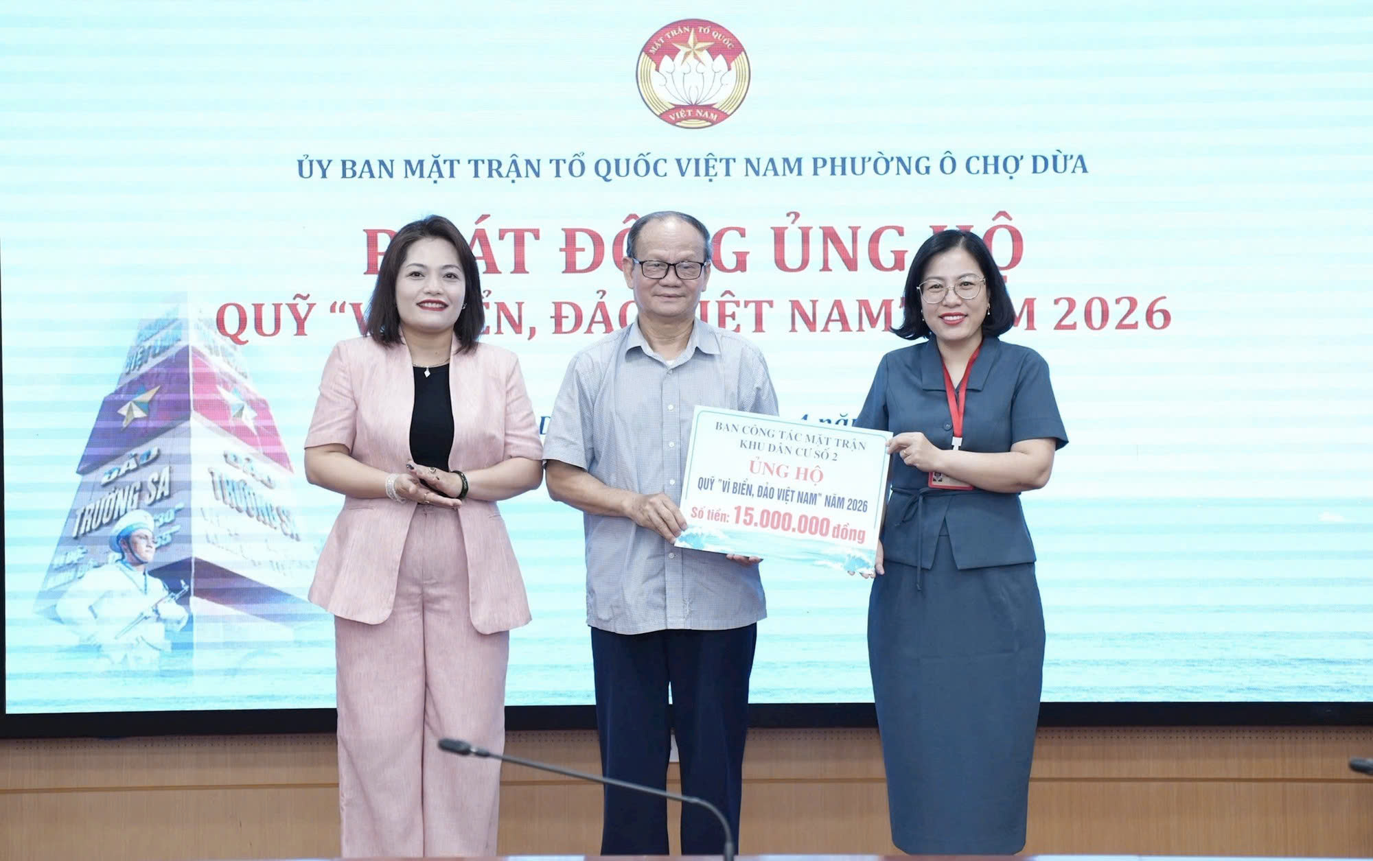 Phường Ô Chợ Dừa lan tỏa nghĩa tình hướng về Trường Sa, tiếp nhận gần 300 triệu đồng ủng hộ Quỹ “Vì biển, đảo Việt Nam”