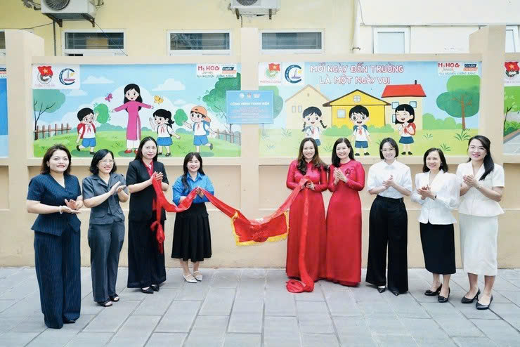 Phường Ô Chợ Dừa khánh thành công trình thanh niên “Tranh tường bích họa”, lan tỏa thông điệp giáo dục xanh trong trường học