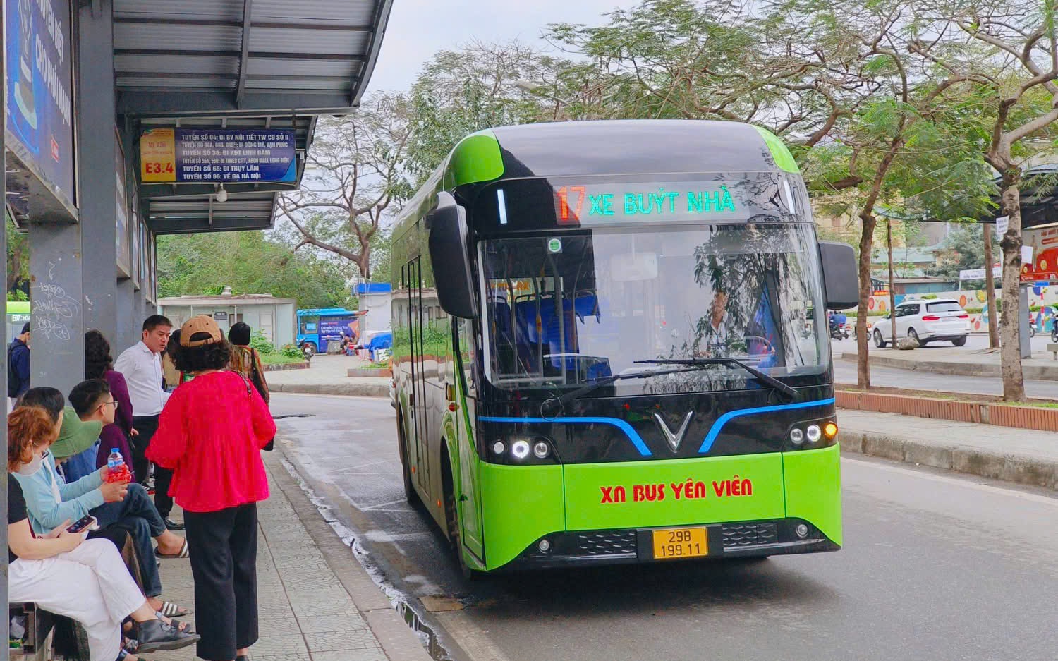 Hà Nội chuyển đổi sang xe buýt điện, mở rộng mạng lưới giao thông công cộng xanh