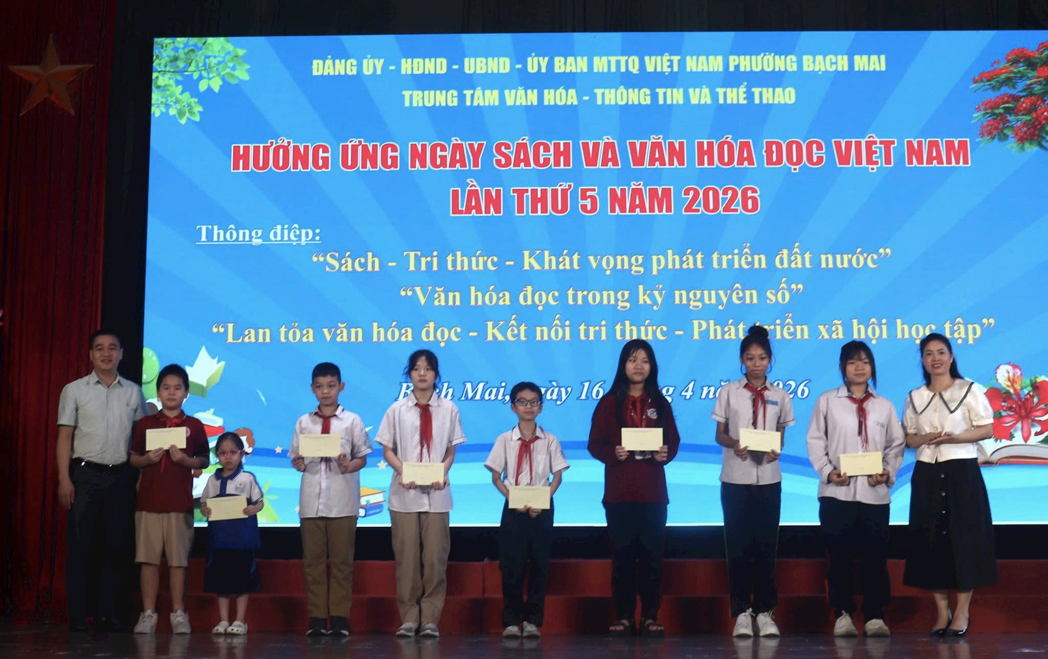 Phường Bạch Mai lan tỏa văn hóa đọc, trao yêu thương tới học sinh vượt khó tại Ngày Sách và Văn hóa đọc Việt Nam 2026