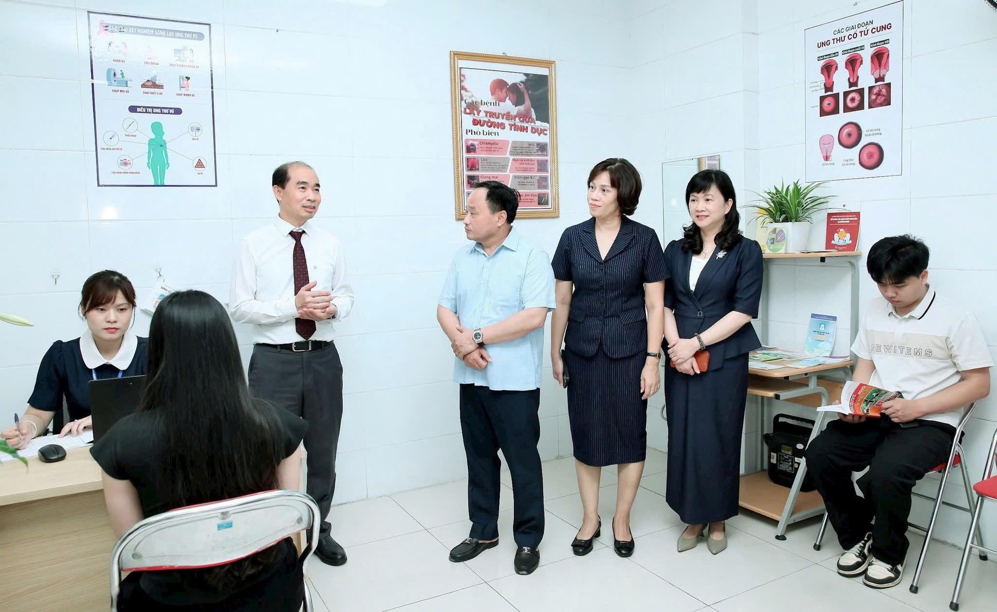 Phường Bạch Mai phát động chương trình quản lý sức khỏe toàn dân, thúc đẩy chuyển đổi số y tế ngay từ cơ sở