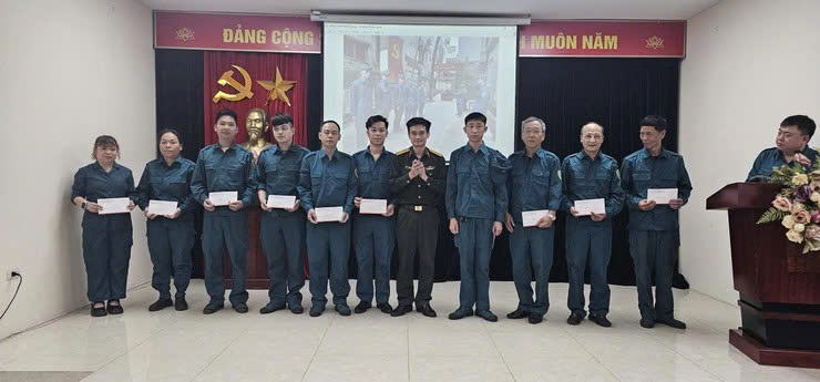 Phường Bạch Mai gặp mặt kỷ niệm 91 năm Ngày truyền thống Dân quân tự vệ, tiếp nối truyền thống lực lượng vũ trang quần chúng